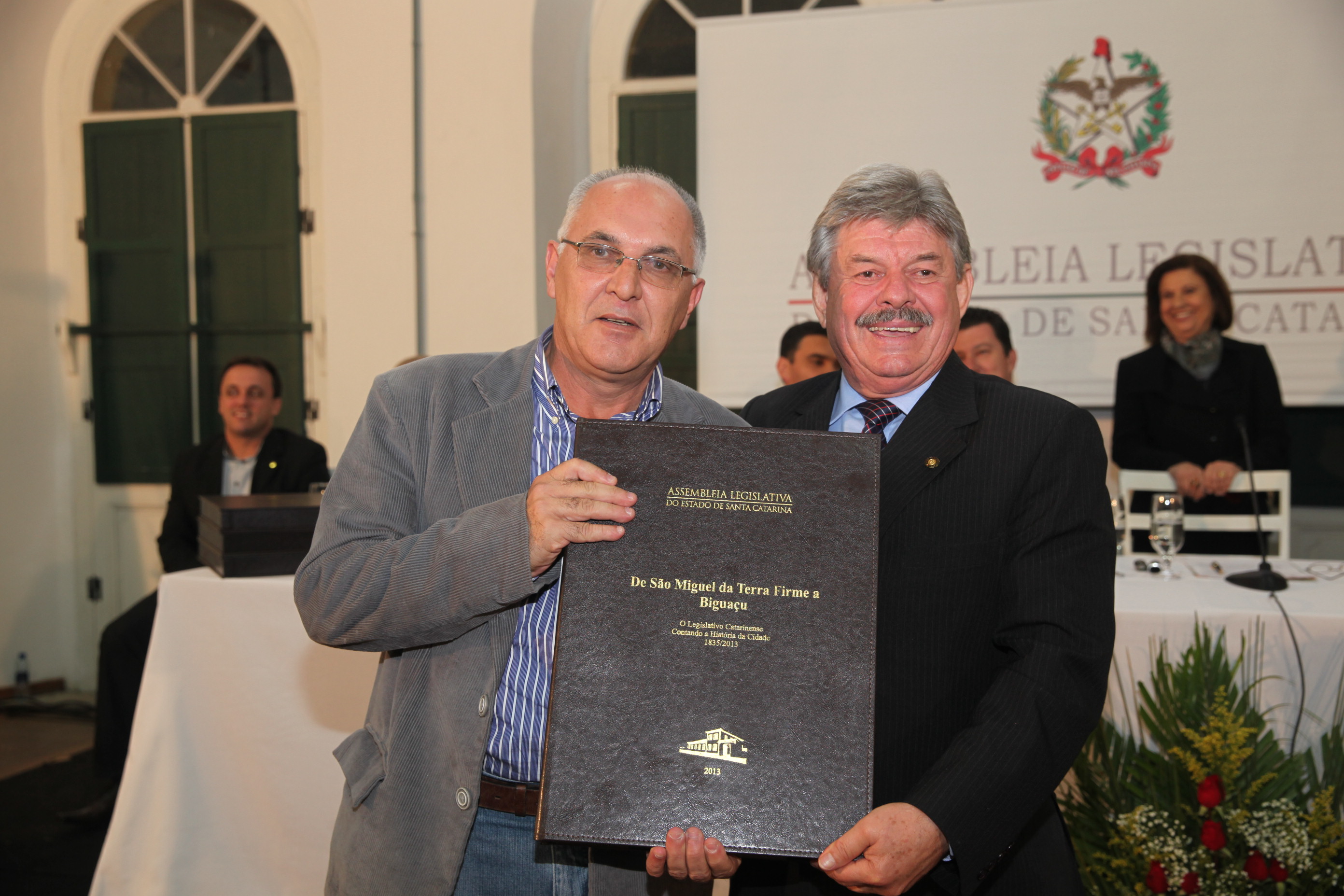 Sessão Solene em homenagem ao aniversário de 180 anos de emancipação Político-Administrativa de Biguaçu e entrega do livro 