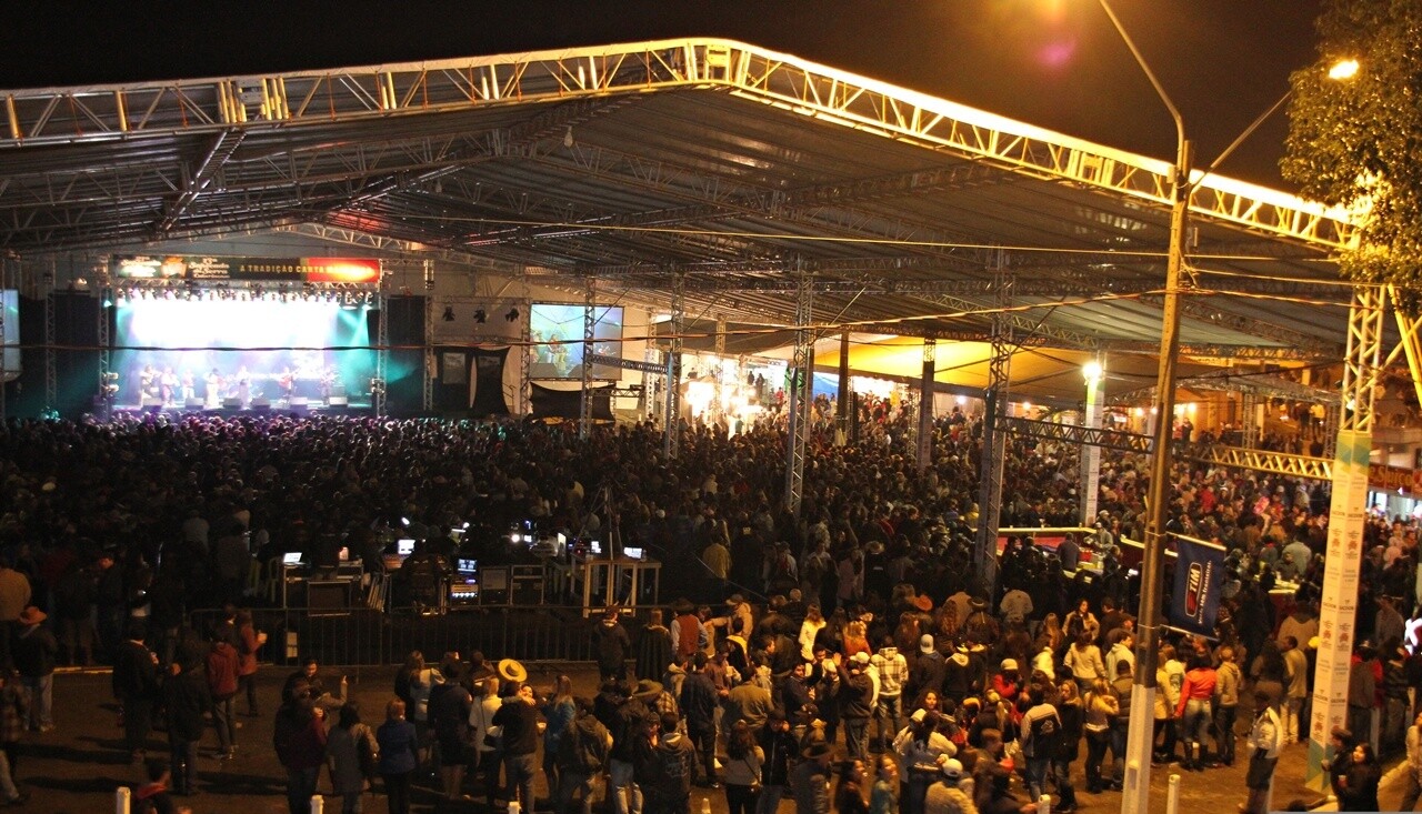 Autoridades prestigiam abertura da Festa Nacional do Pinhão