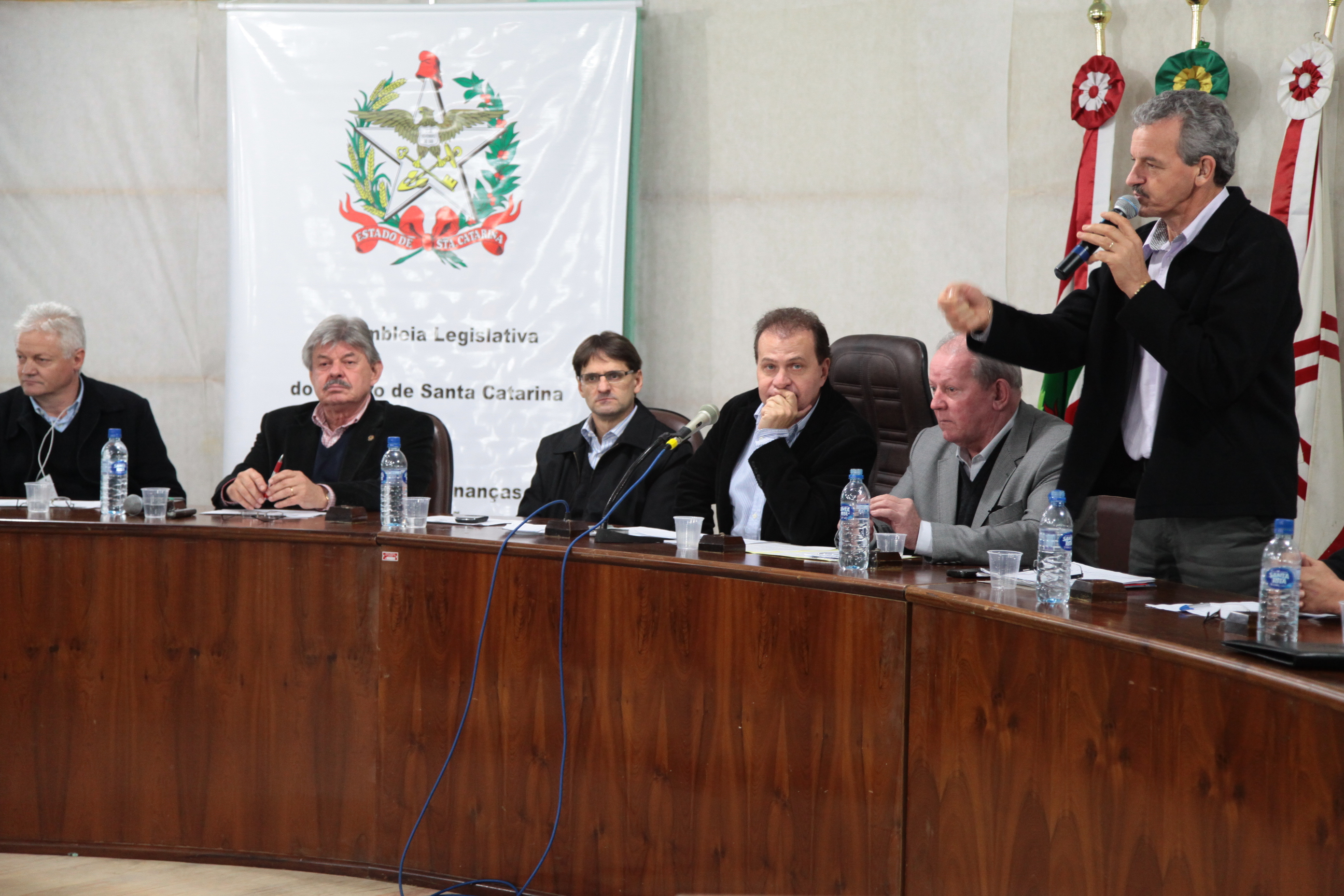 Audiência Pública Regional sobre a Lei de Diretrizes Orçamentárias (LDO) 2013 e Lei Orçamentária Anual (LOA) 2014, na cidade de Curitibanos. Foto: Miriam Zomer