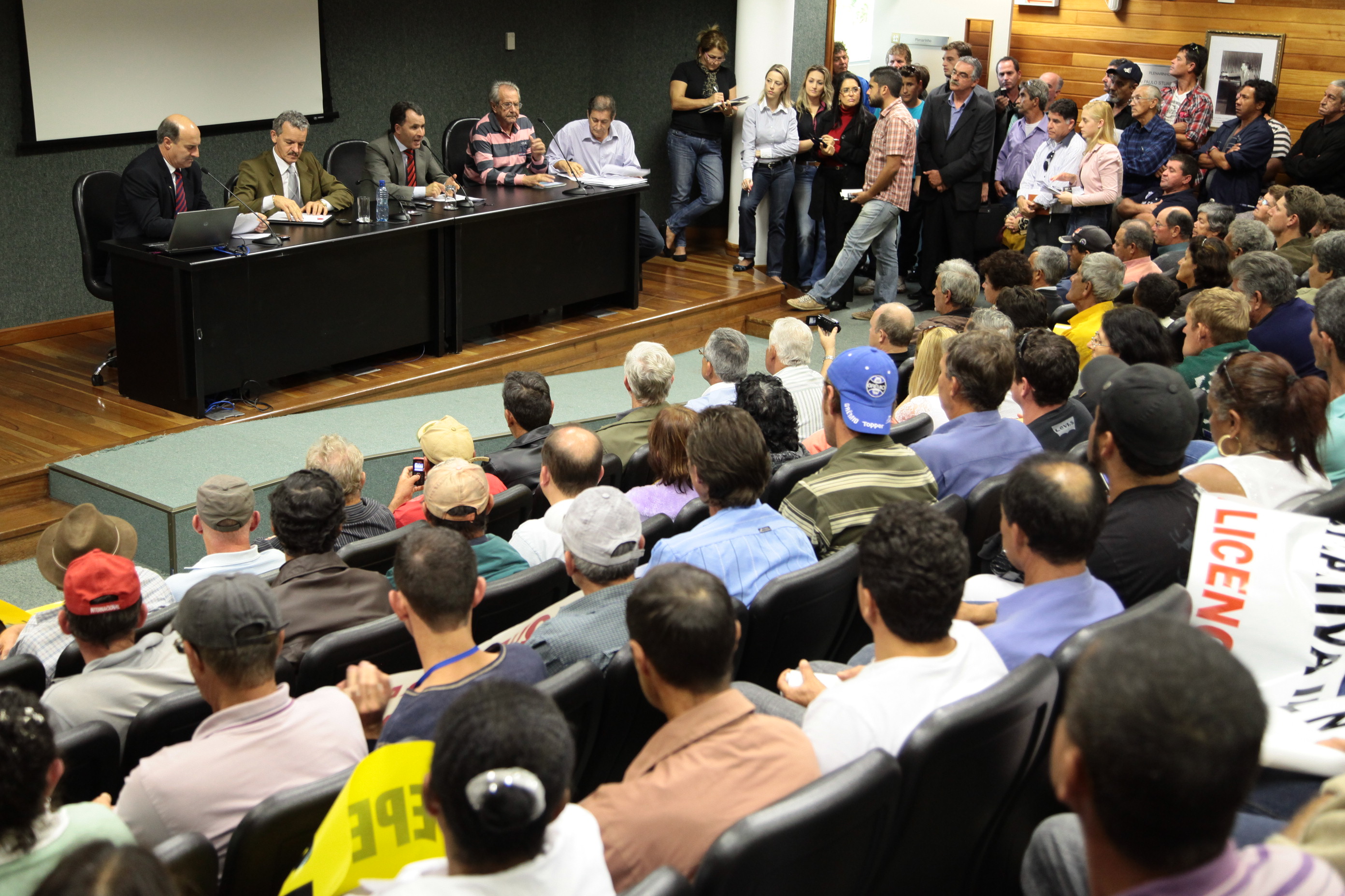 Reunião com a Federação dos Pescadores do Estado de Santa Catarina - FEPESC e representantes das 36 colônias de pescadores do Estado. Foto: Miriam Zomer