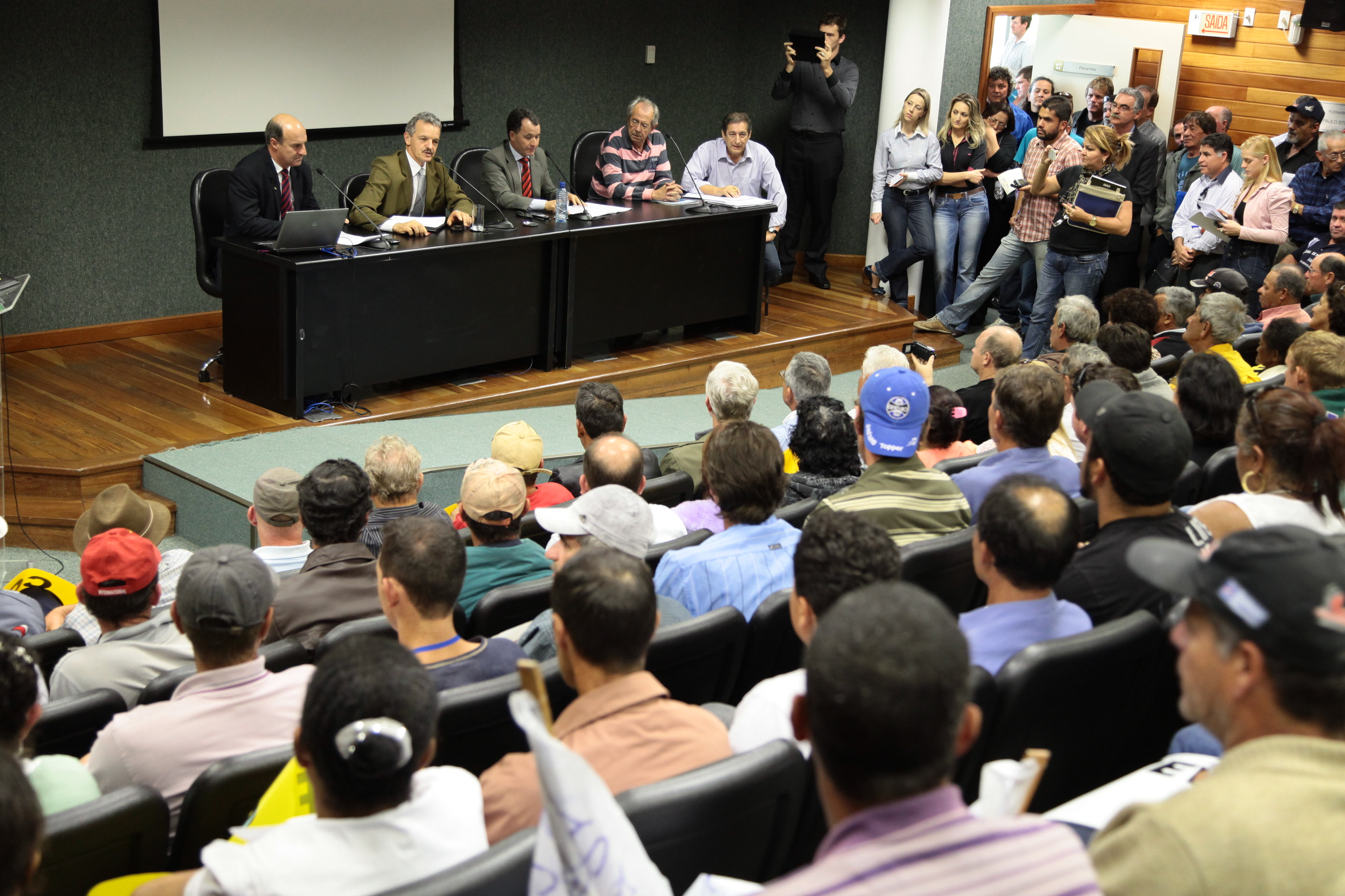 Reunião com a Federação dos Pescadores do Estado de Santa Catarina - FEPESC e representantes das 36 colônias de pescadores do Estado. Foto: Miriam Zomer