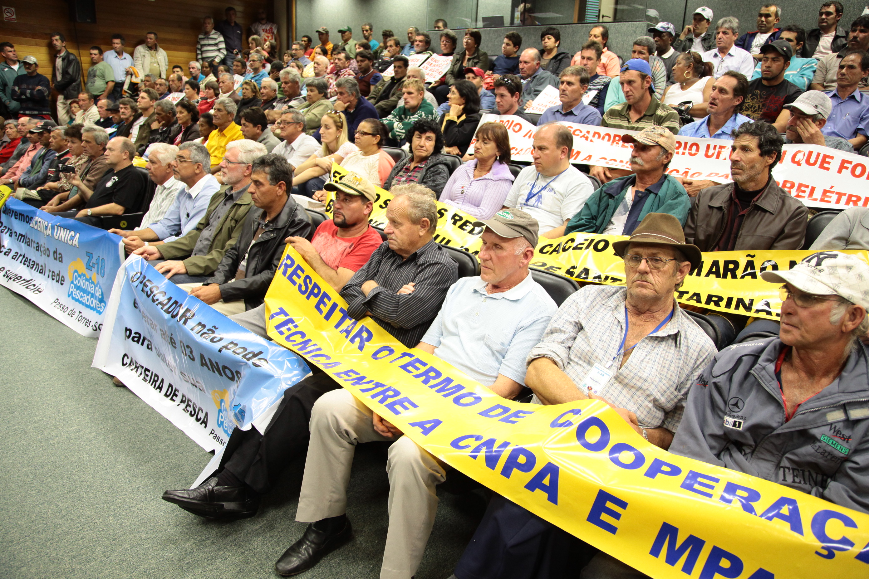 Reunião com a Federação dos Pescadores do Estado de Santa Catarina - FEPESC e representantes das 36 colônias de pescadores do Estado. Foto: Miriam Zomer
