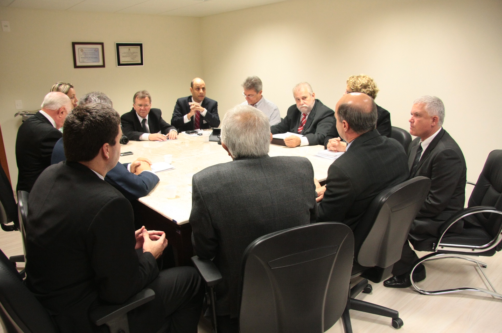 Reunião dos Dep. José Milton Scheffer e Dep. Jorge Teixeira com Diretores de Hospitais
