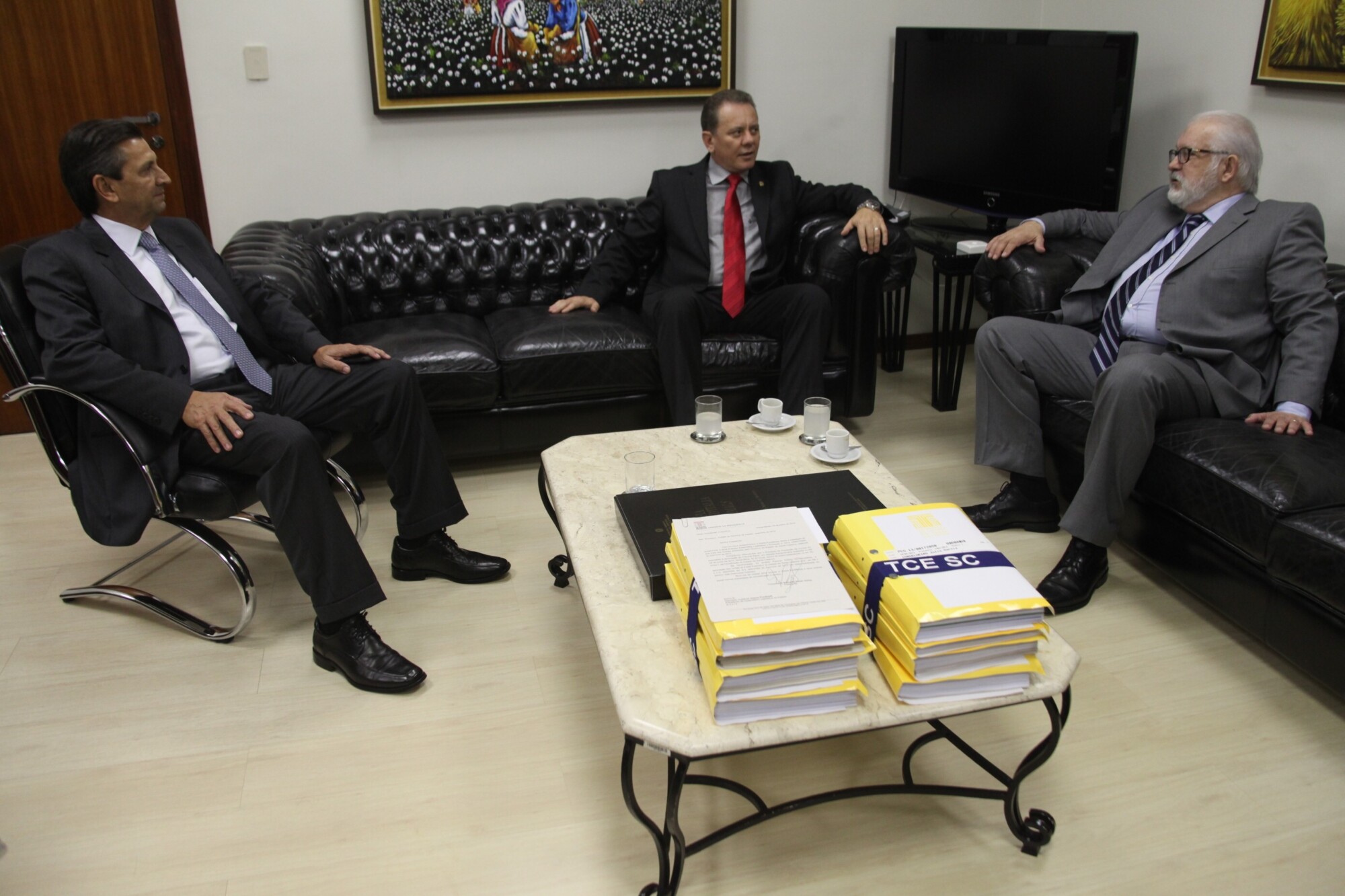Presidente do TCE entrega parecer sobre as contas do Executivo em 2012