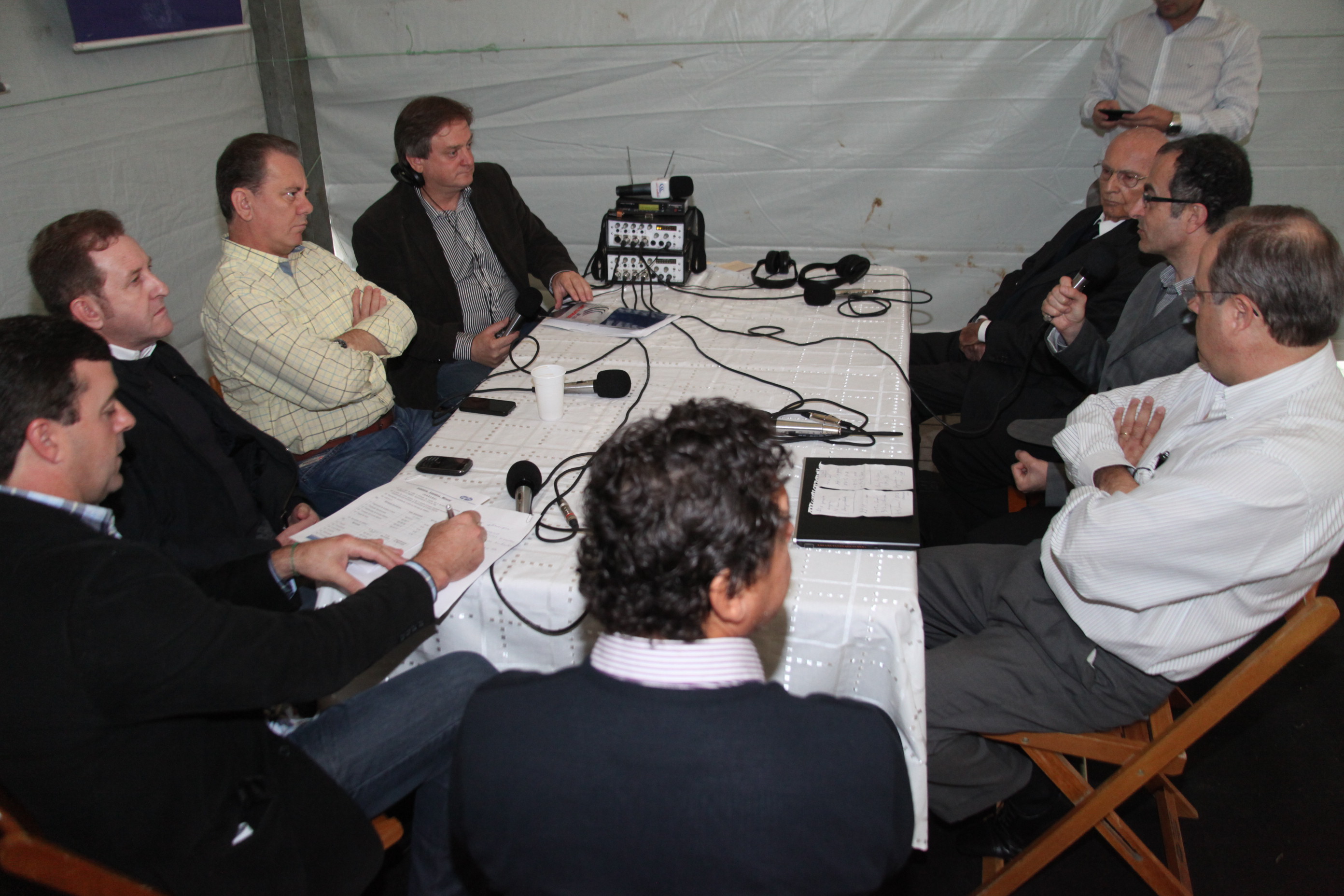 Rádio Eldorado de Criciúma promove debate acerca do uso do carvão mineral com a presença dos deputados Joares Ponticelli (PP) e Valmir Comin (PP). Foto: Fábio Queiroz