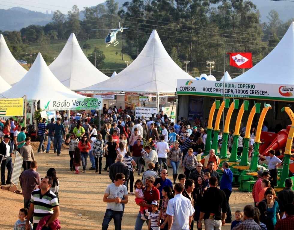 Público no terceiro dia da feagro, em Braço do Norte. Foto Carlos Kilian