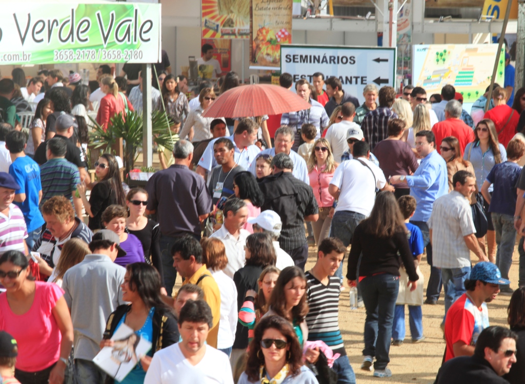 Publico em grande numero prestigia o ultimo dia da FEAGRO 2013 Foto Carlos Kilian/Agencia AL