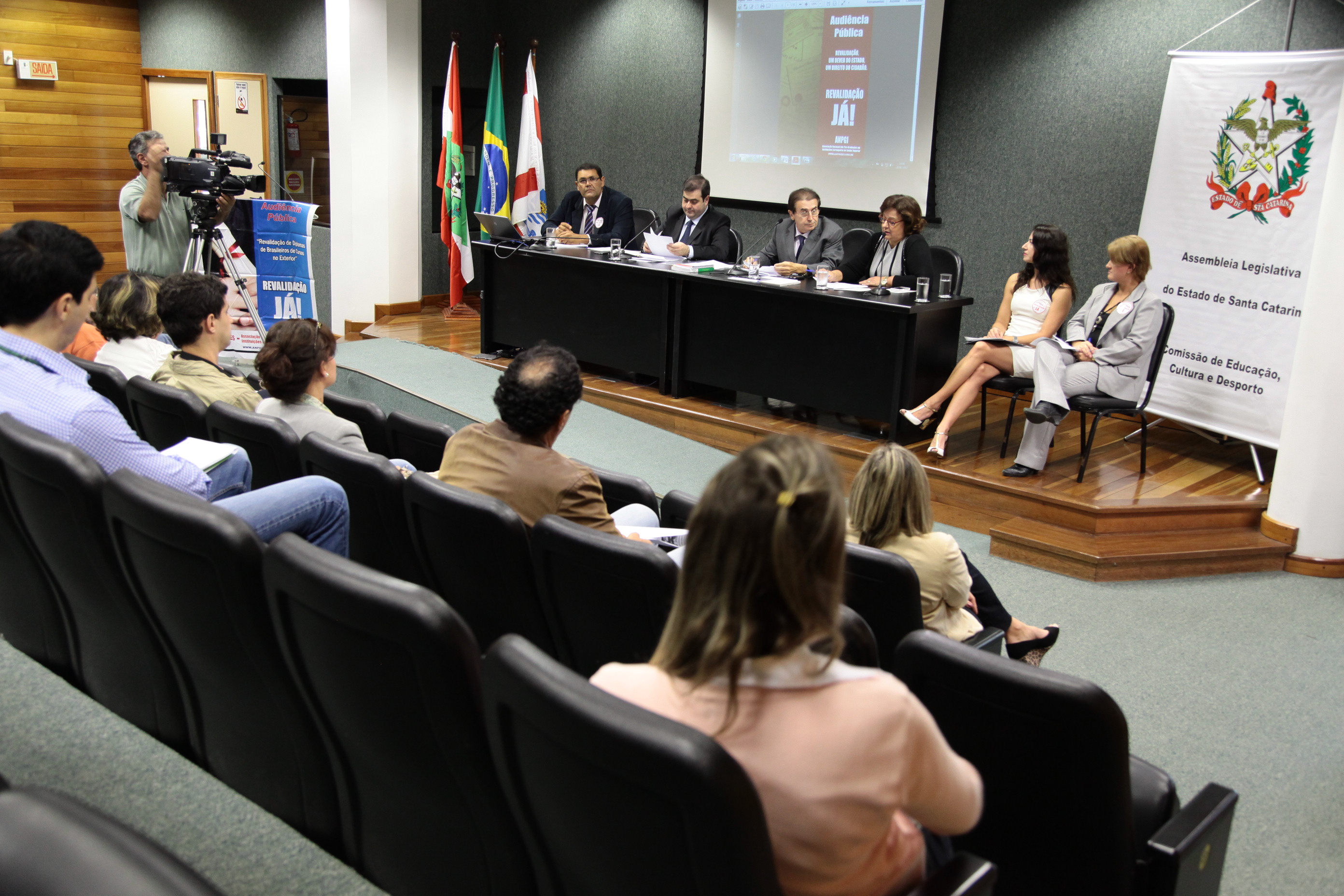 Audiência Pública para discutir sobre Admissão no Estado de Santa Catarina de Diplomas de Pós-Graduação obtidos no exterior. Foto: Miriam Zomer