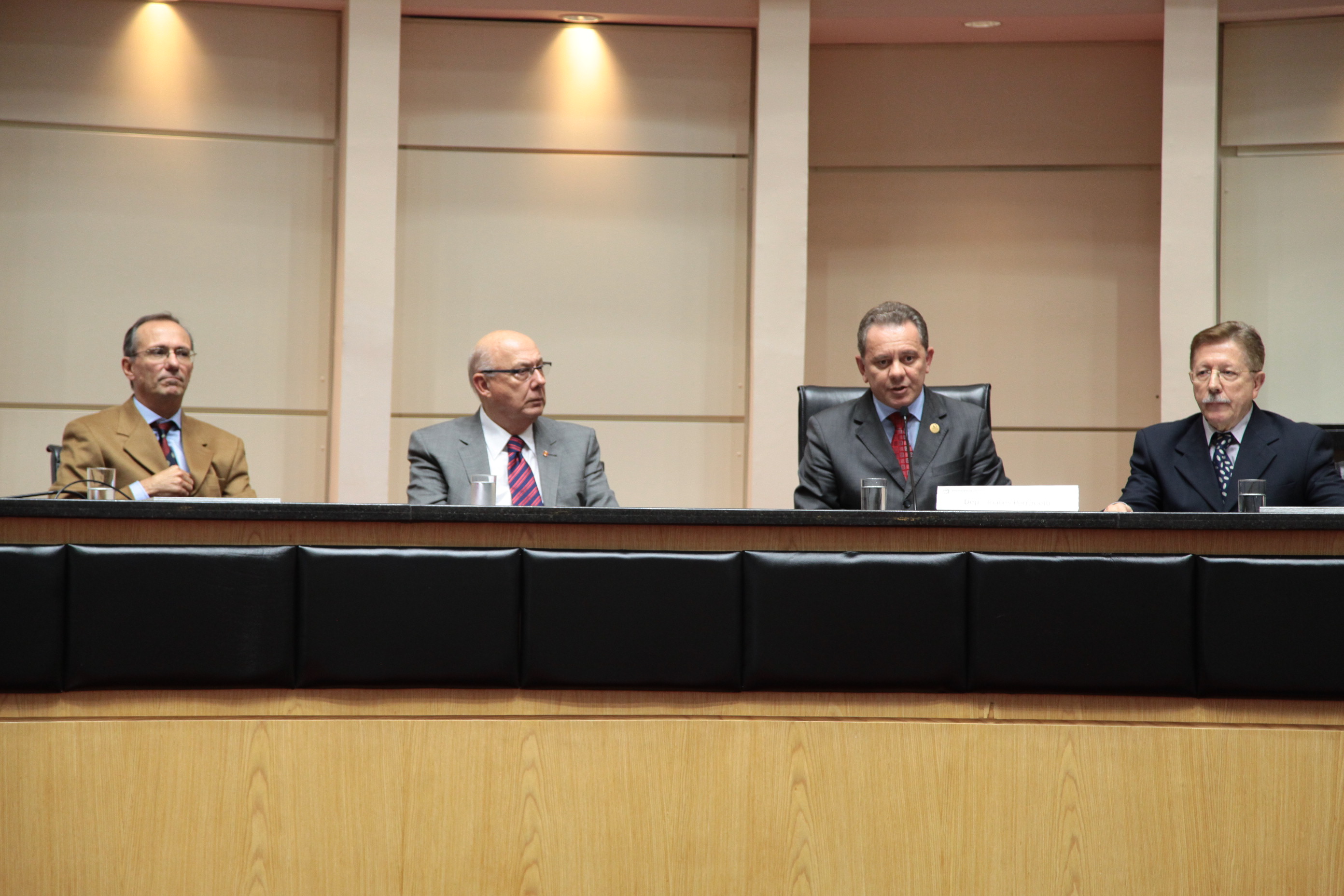 Sessão Especial em homenagem aos médicos Marcos Ghizoni e Jayme Bertelli. Foto: Miriam Zomer