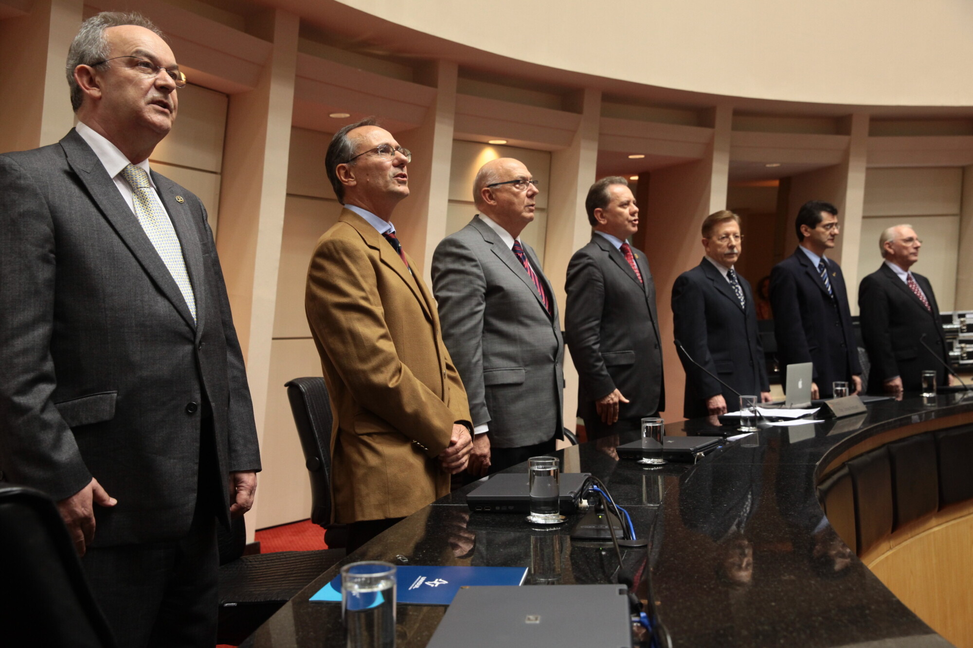 Especialistas em cirurgia reconstrutiva recebem homenagem da Assembleia Legislativa