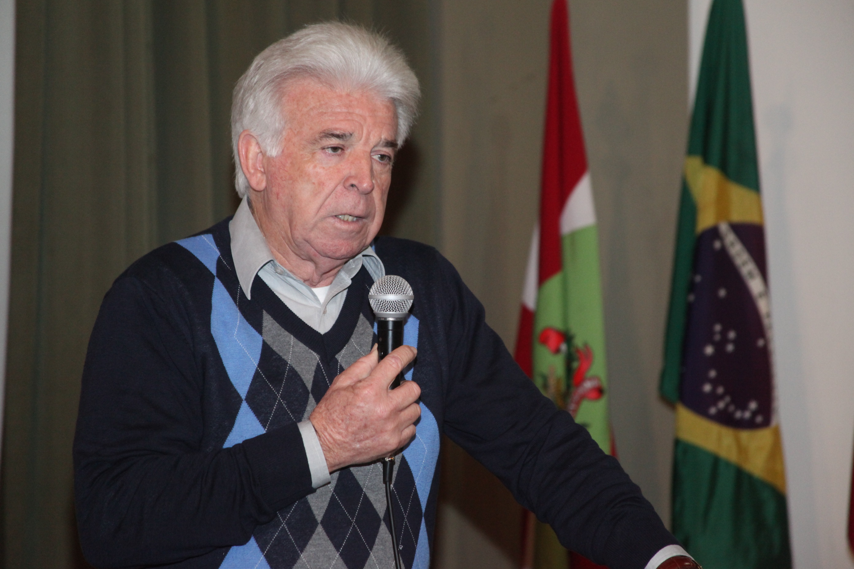 Deputado Jailson Lima (PT) promove visita de prefeitos e vereadores do Alto Vale, de Massaranduba e de Araranguá à Ranac, empresa de criação e beneficiamento de carne de rã. Foto: Fábio Queiroz.