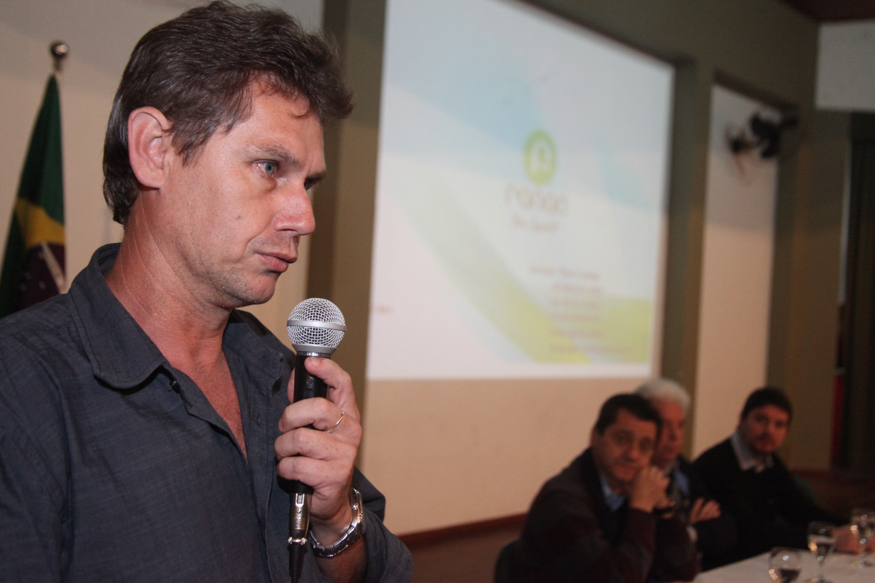 Deputado Jailson Lima (PT) promove visita de prefeitos e vereadores do Alto Vale, de Massaranduba e de Araranguá à Ranac, empresa de criação e beneficiamento de carne de rã. Foto: Fábio Queiroz.
