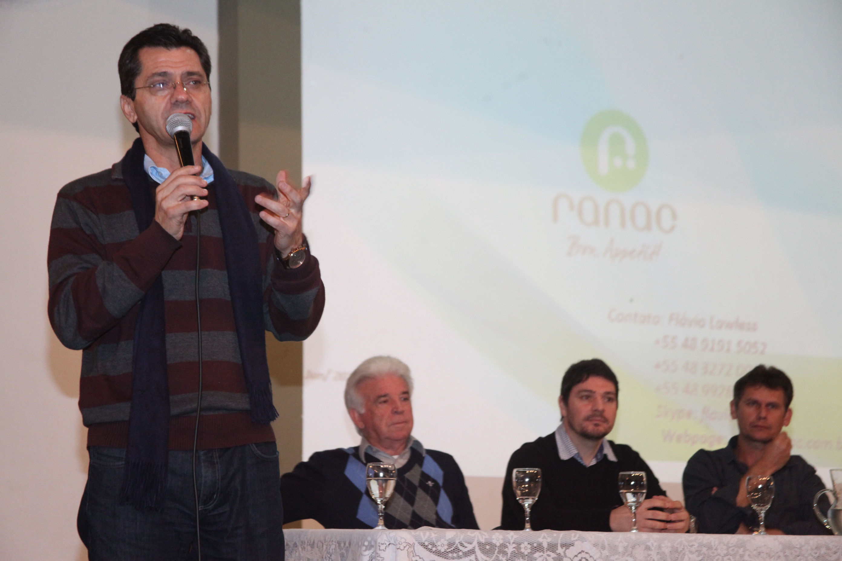 Deputado Jailson Lima (PT) promove visita de prefeitos e vereadores do Alto Vale, de Massaranduba e de Araranguá à Ranac, empresa de criação e beneficiamento de carne de rã. Foto: Fábio Queiroz.