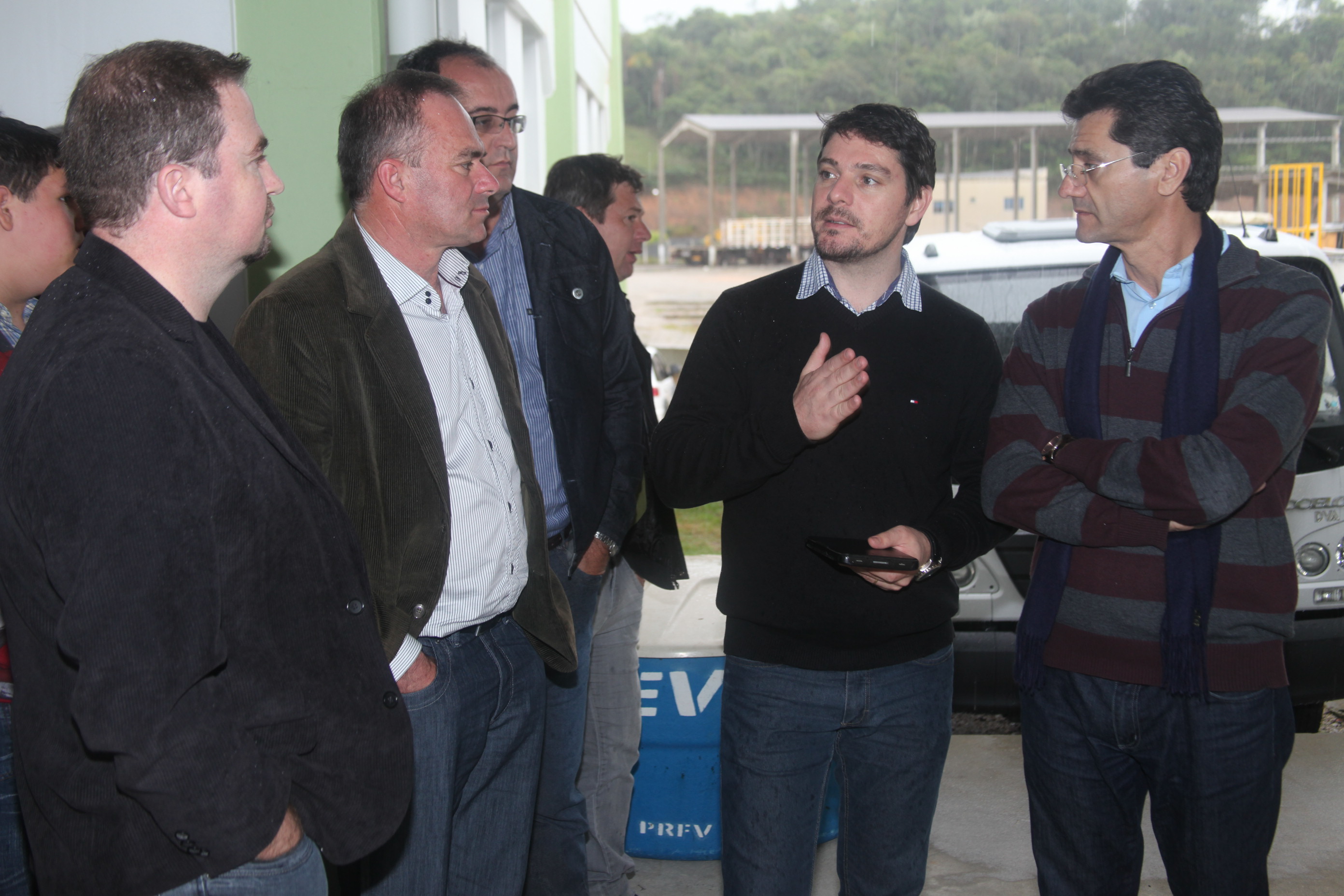 Deputado Jailson Lima (PT) promove visita de prefeitos e vereadores do Alto Vale, de Massaranduba e de Araranguá à Ranac, empresa de criação e beneficiamento de carne de rã. Foto: Fábio Queiroz.