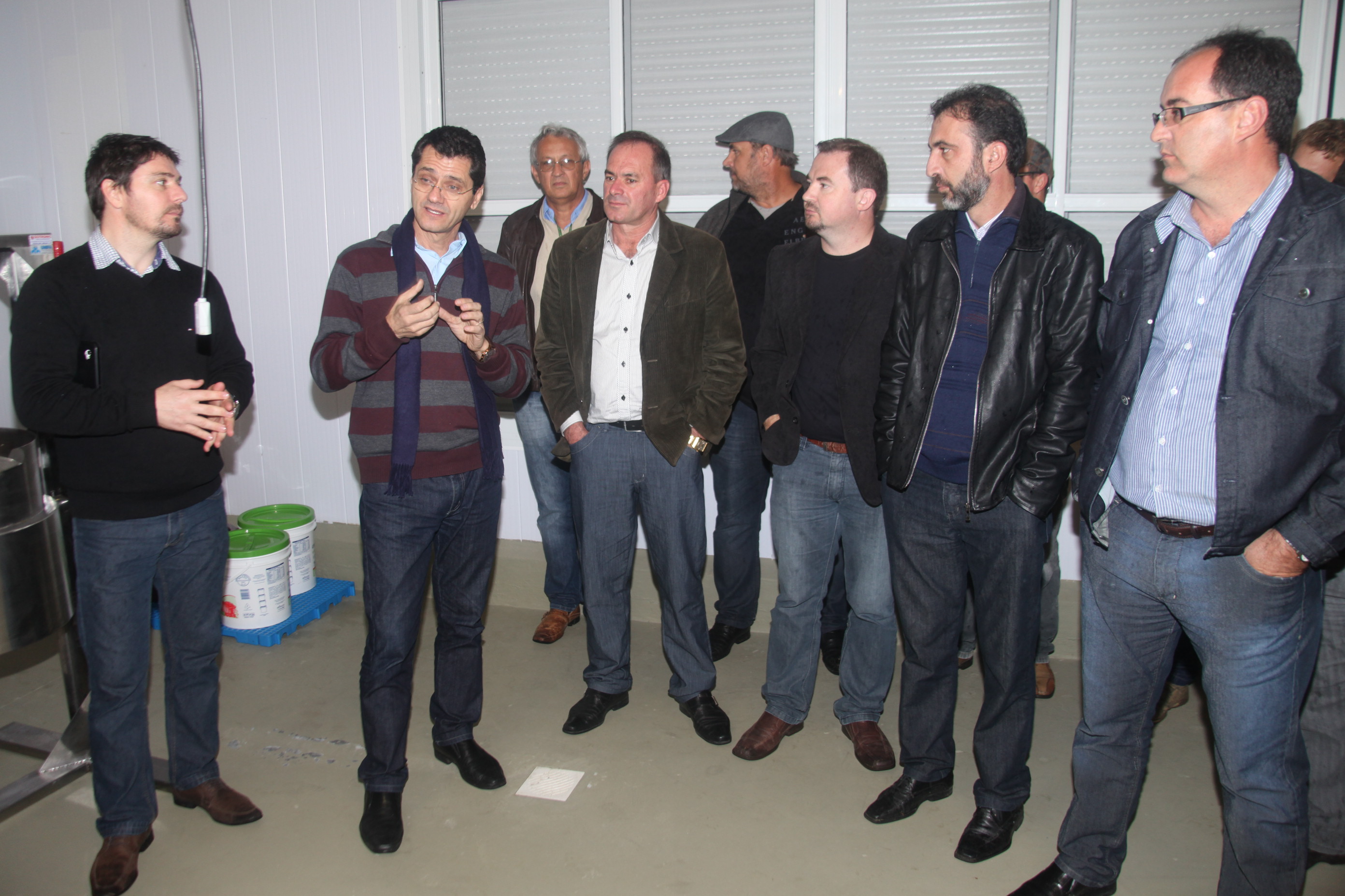 Deputado Jailson Lima (PT) promove visita de prefeitos e vereadores do Alto Vale, de Massaranduba e de Araranguá à Ranac, empresa de criação e beneficiamento de carne de rã. Foto: Fábio Queiroz.