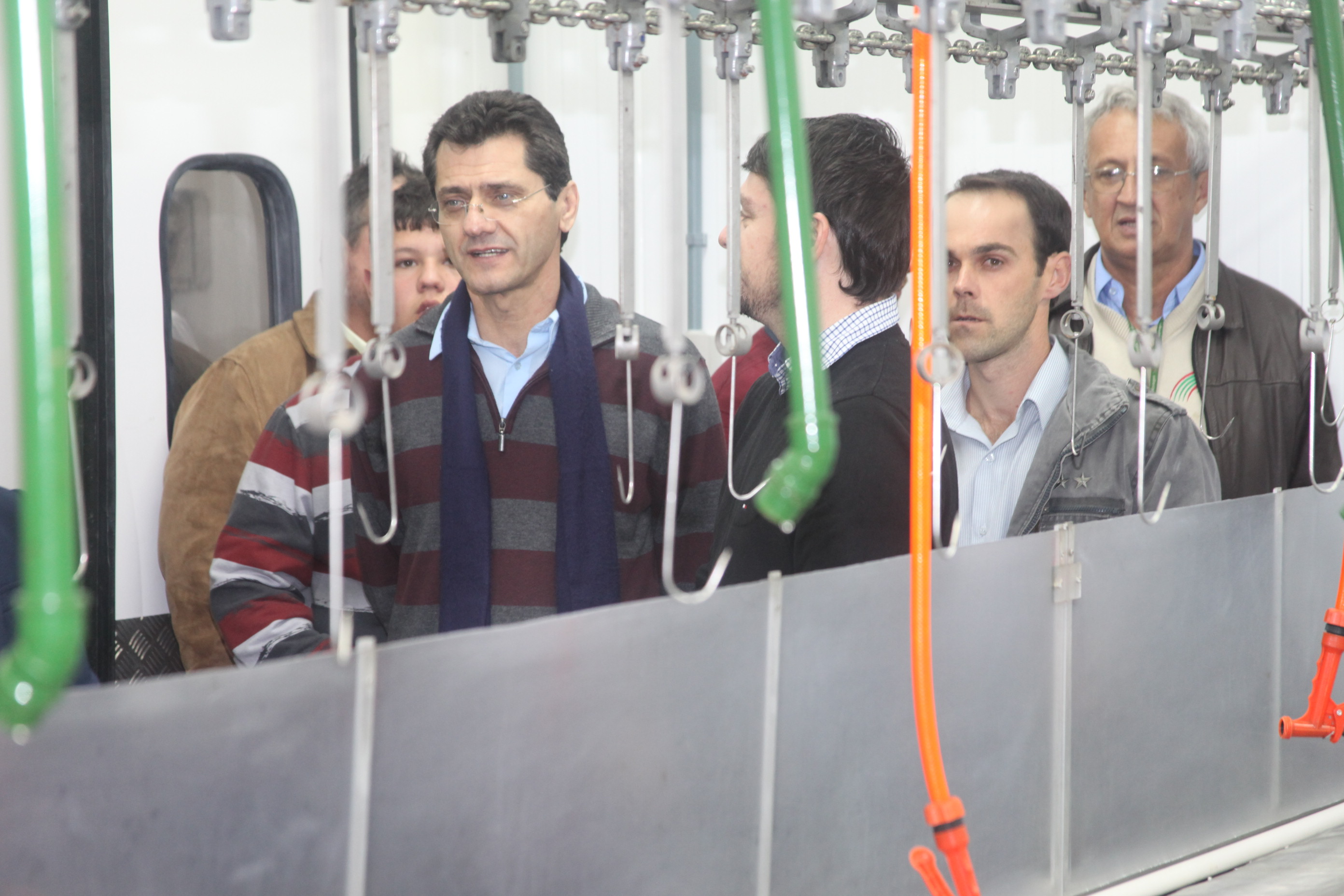 Deputado Jailson Lima (PT) promove visita de prefeitos e vereadores do Alto Vale, de Massaranduba e de Araranguá à Ranac, empresa de criação e beneficiamento de carne de rã. Foto: Fábio Queiroz.