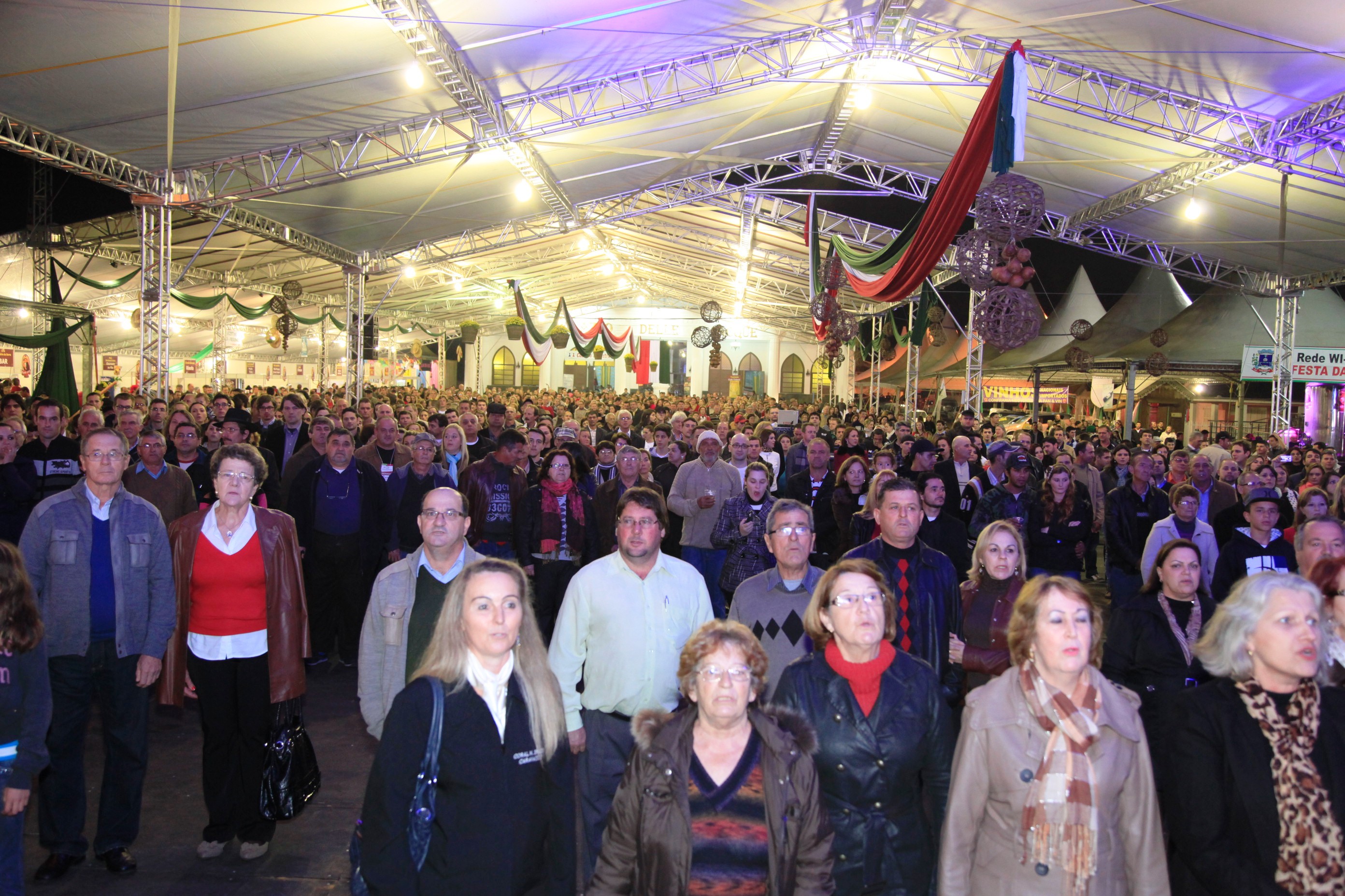 Publico em grande numero prestigia a Solenidade de Abertura da IX Festa Gastronomica de Nova Veneza  Foto Carlos Kilian/Agencia AL