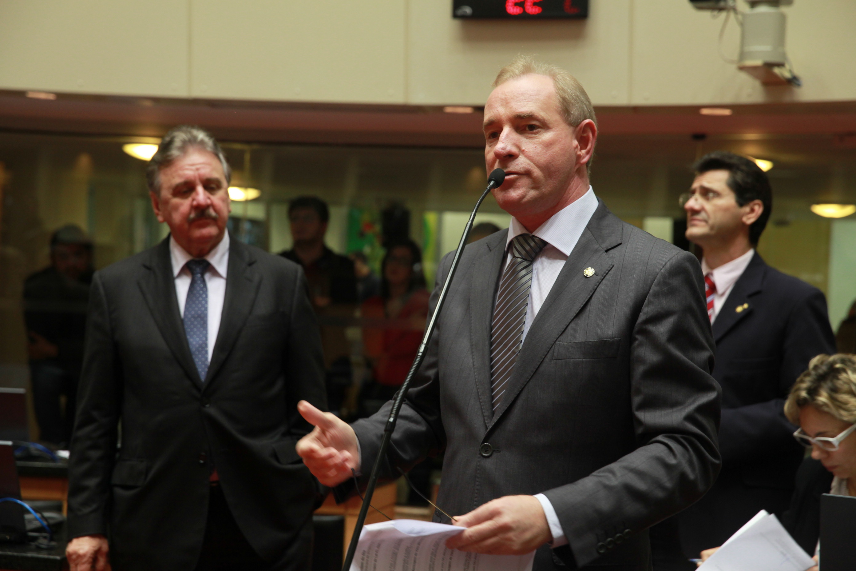 Sessão Ordinária - Plenário Osni Régis -Deputado Aldo Scheider (PMDB)- Foto: Lucas Gabriel Diniz