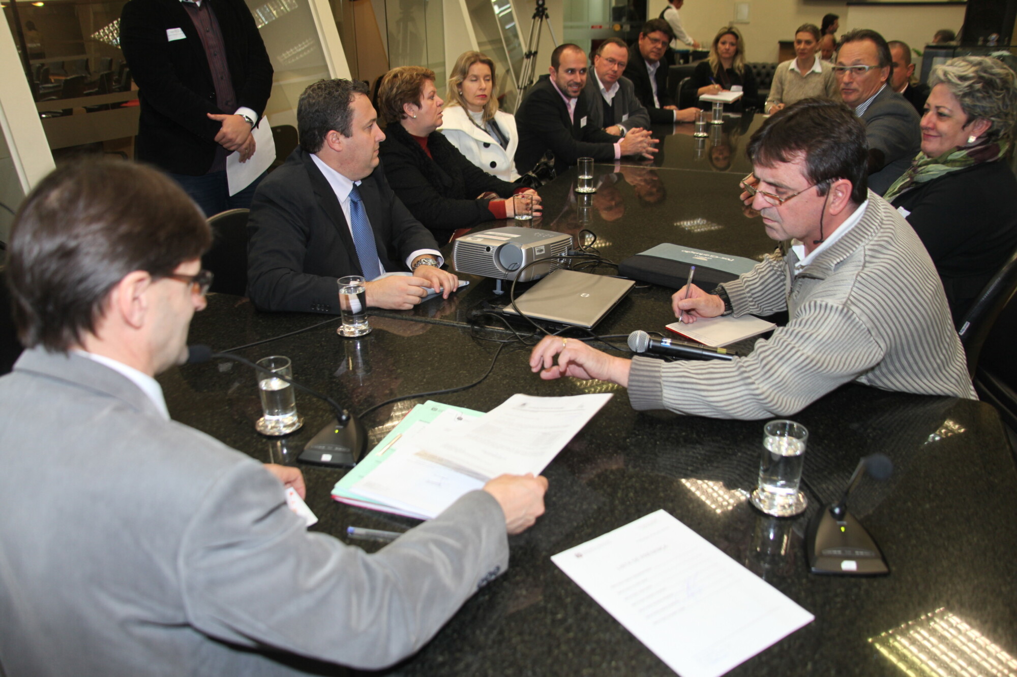 Comitiva de Joinville pede apoio da Comissão de Turismo para projetos