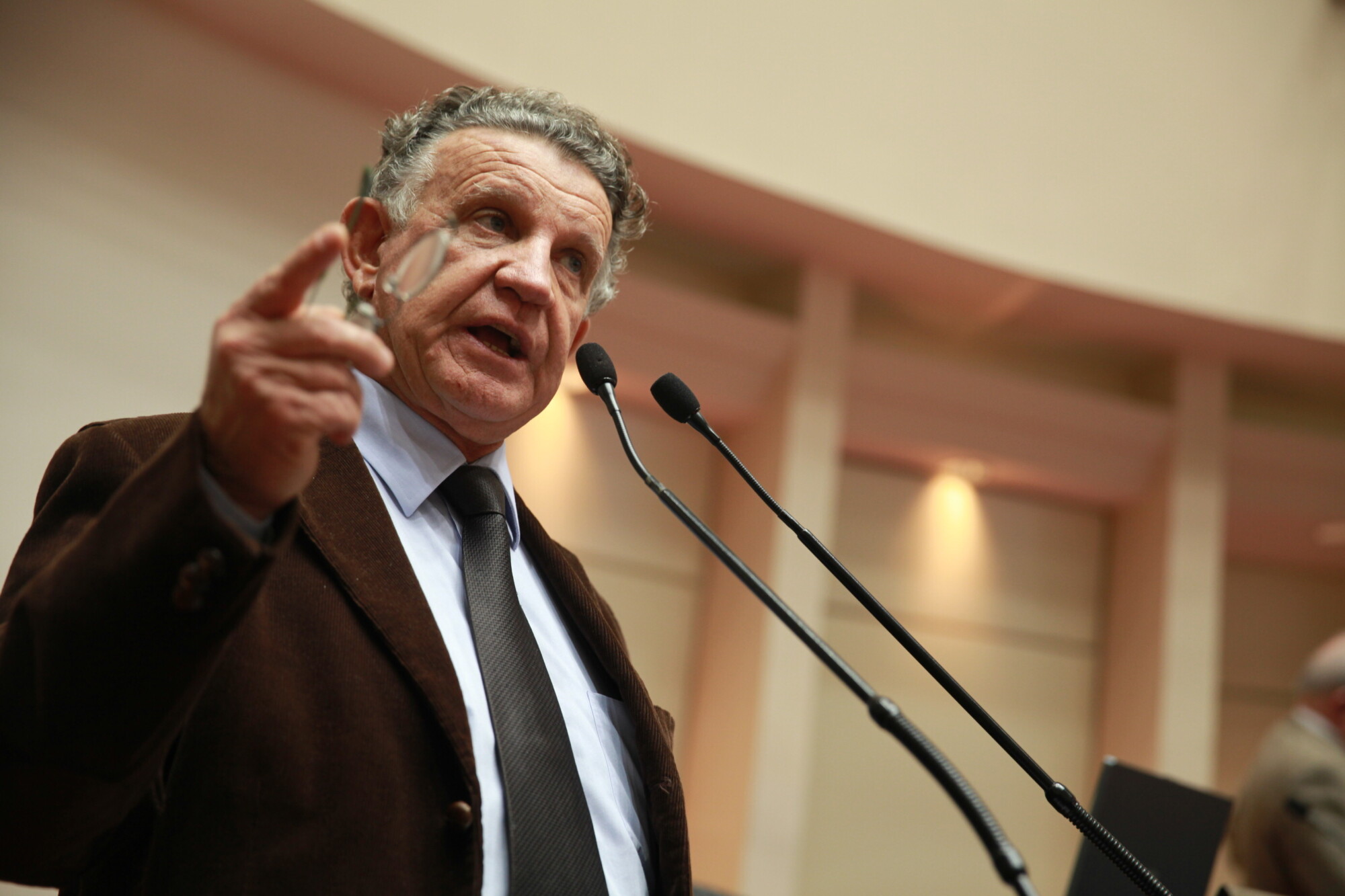 Parlamentares repercutem plano de contratação de médicos estrangeiros