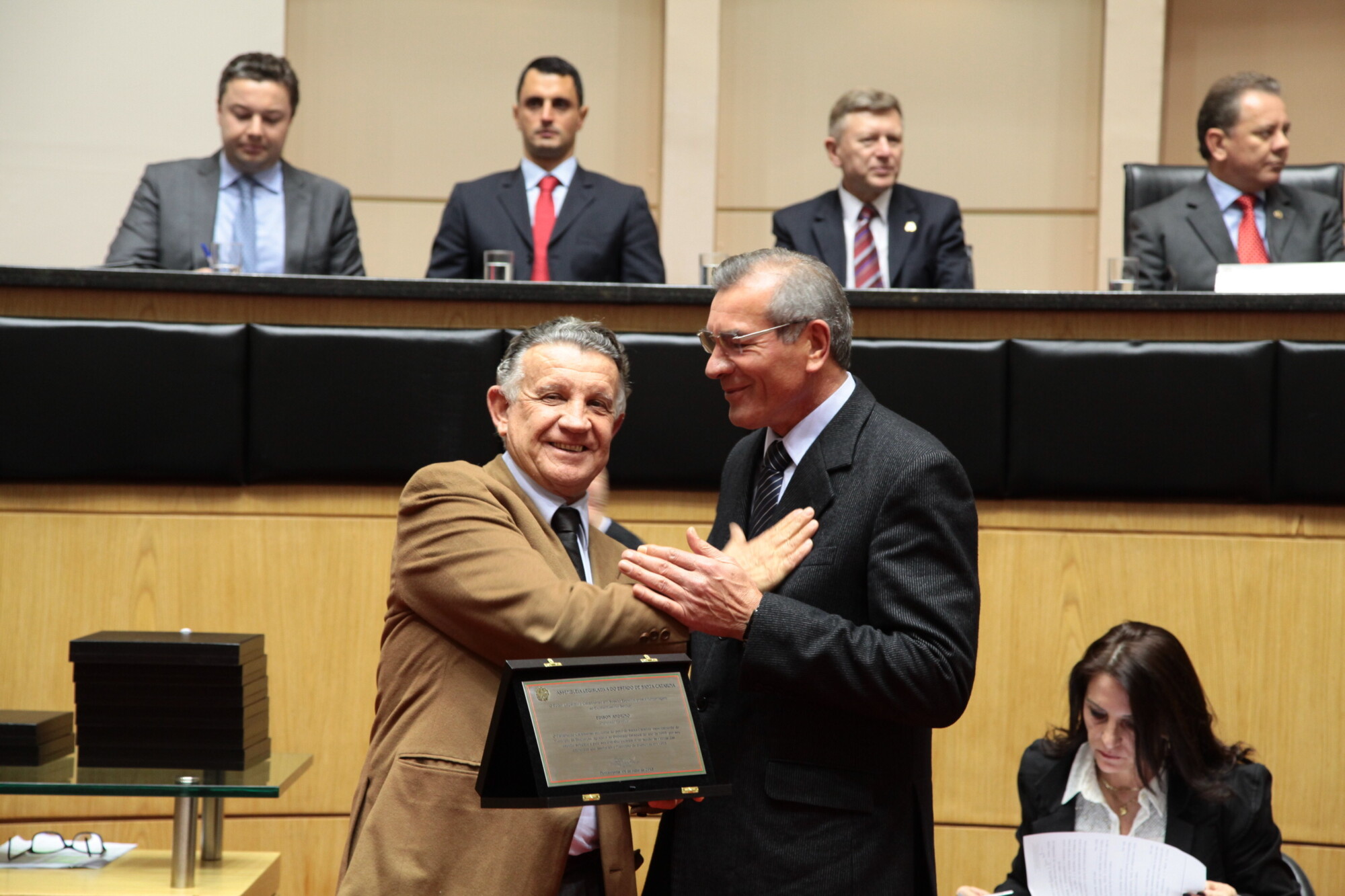 Sessão Especial em homenagem às pessoas e os segmentos da sociedade que contribuíram para amenizar as dificuldades e sofrimentos dos catarinenses em B