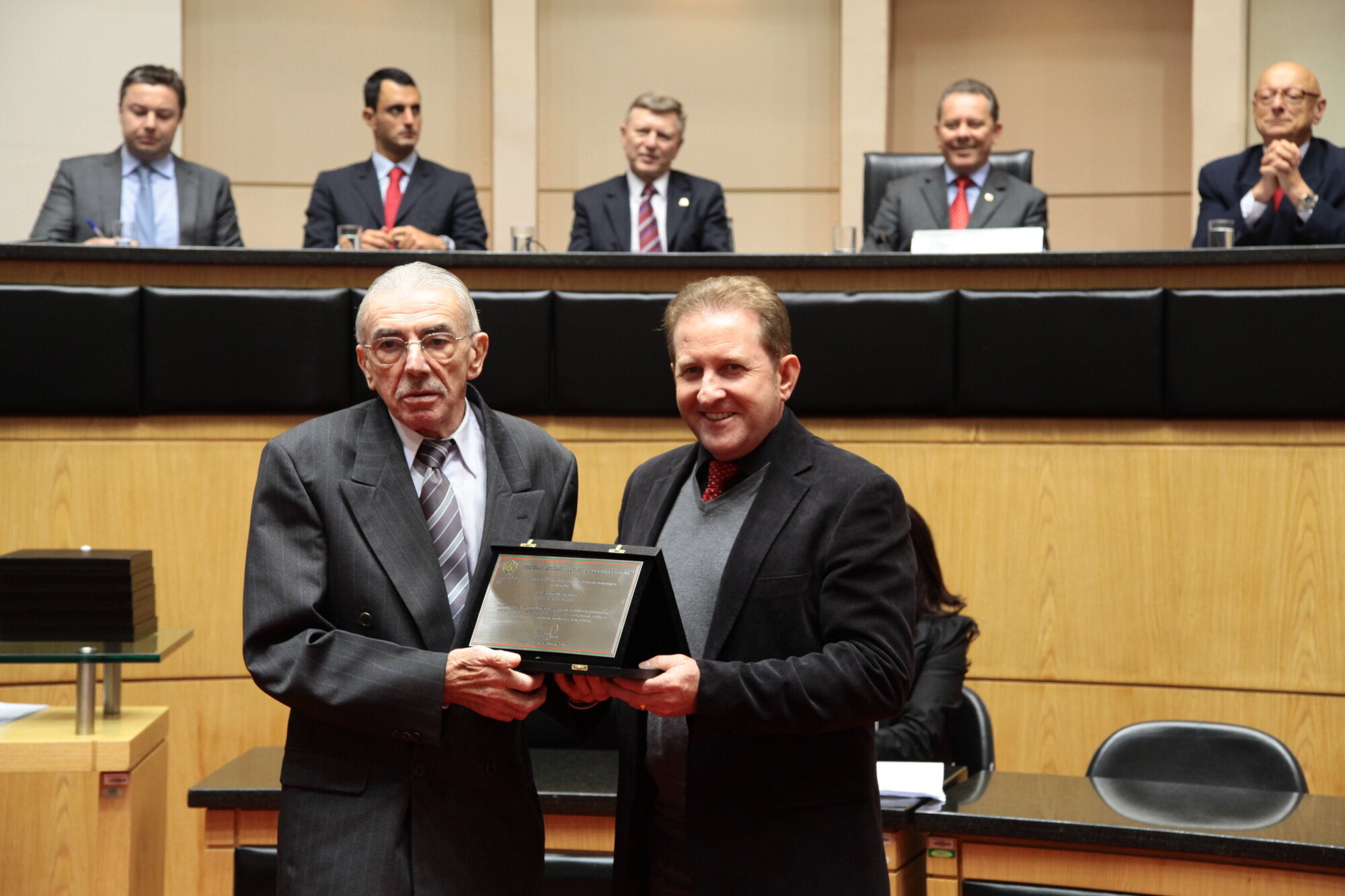 Sessão Especial em homenagem às pessoas e os segmentos da sociedade que contribuíram para amenizar as dificuldades e sofrimentos dos catarinenses em B