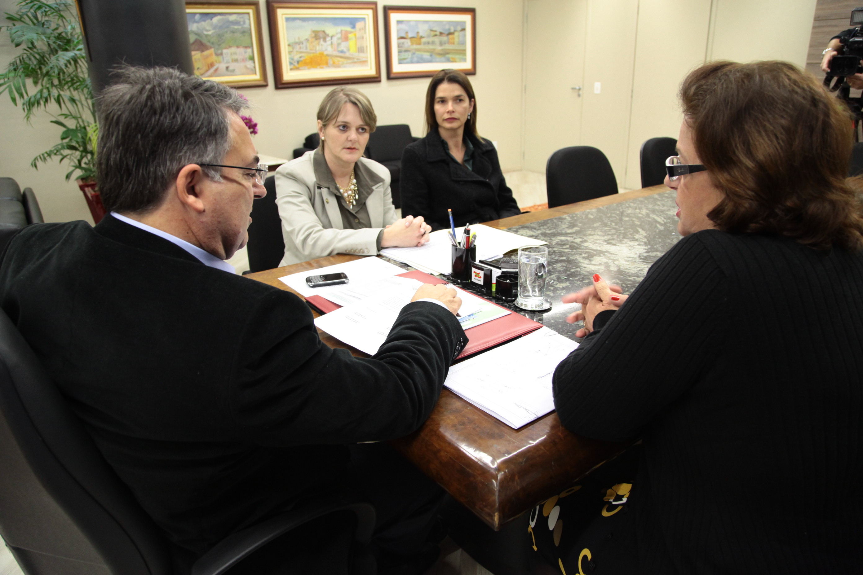Governador recebe Bancada Feminina