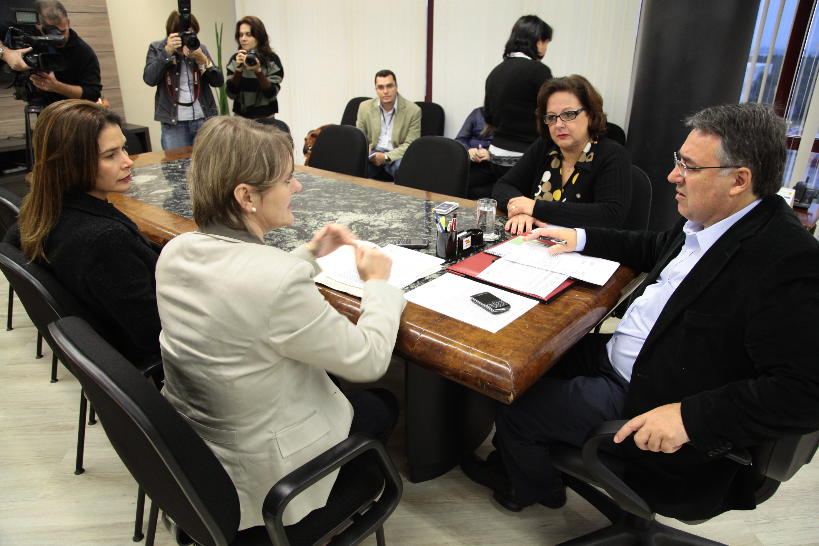 Governador recebe Bancada Feminina. Foto: Miriam Zomer