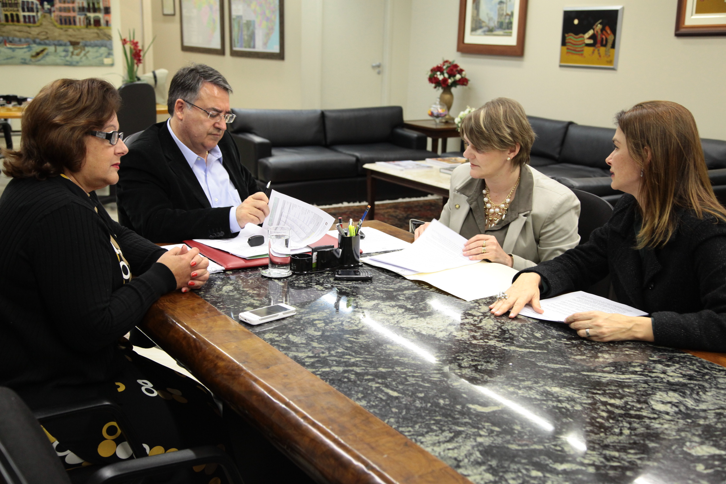 Governador recebe Bancada Feminina. Foto: Miriam Zomer
