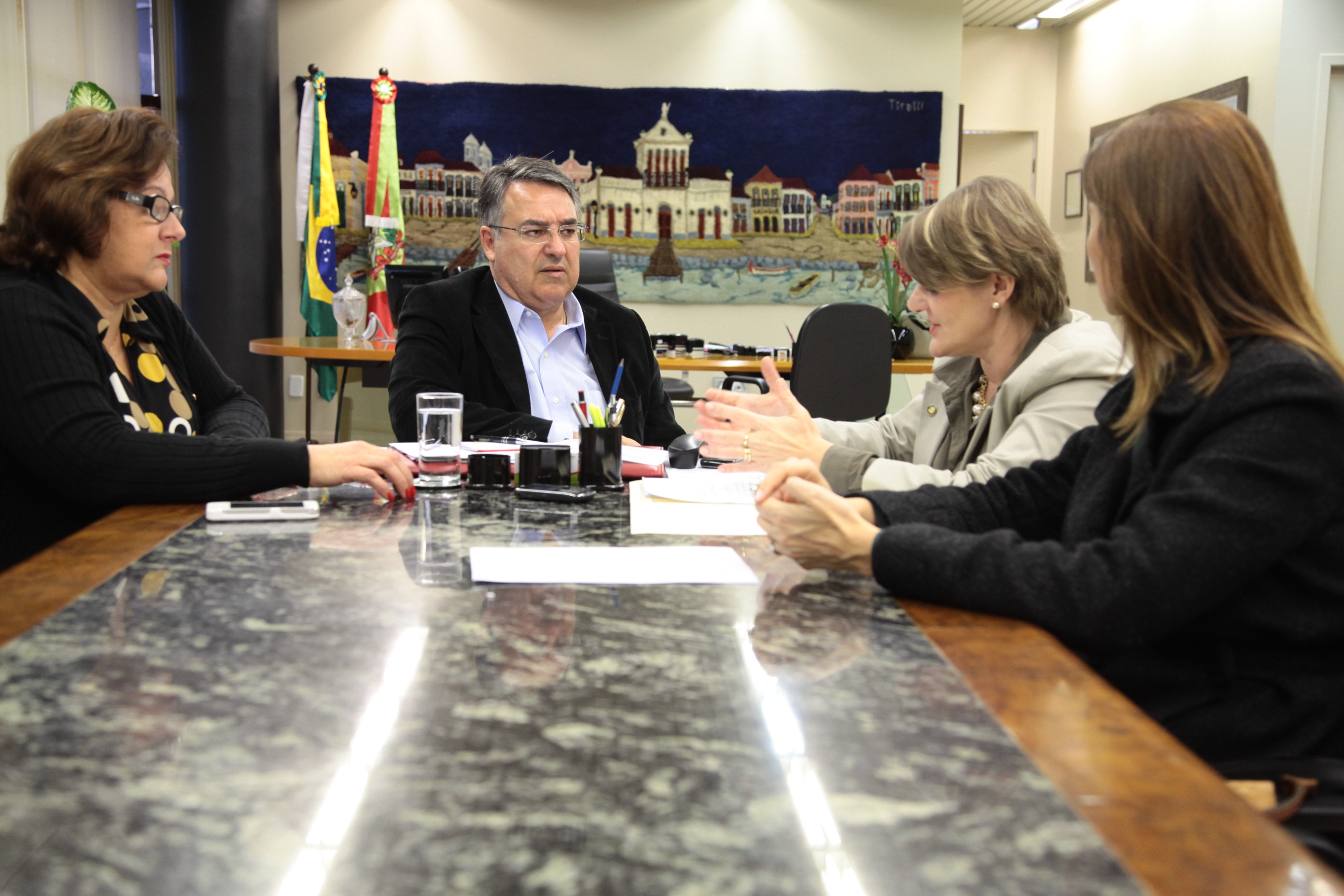 Governador recebe Bancada Feminina. Foto: Miriam Zomer