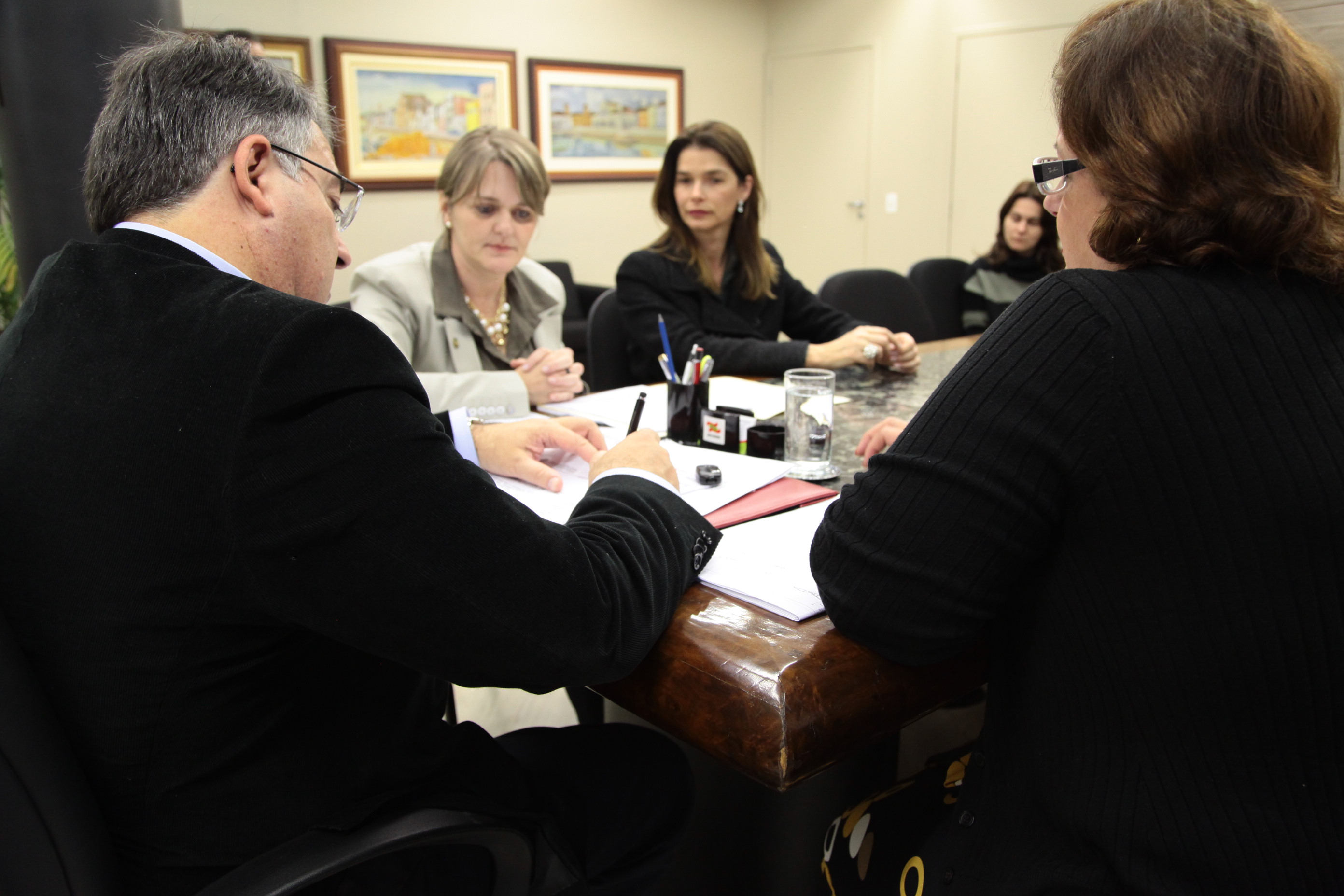 Governador recebe Bancada Feminina. Foto: Miriam Zomer