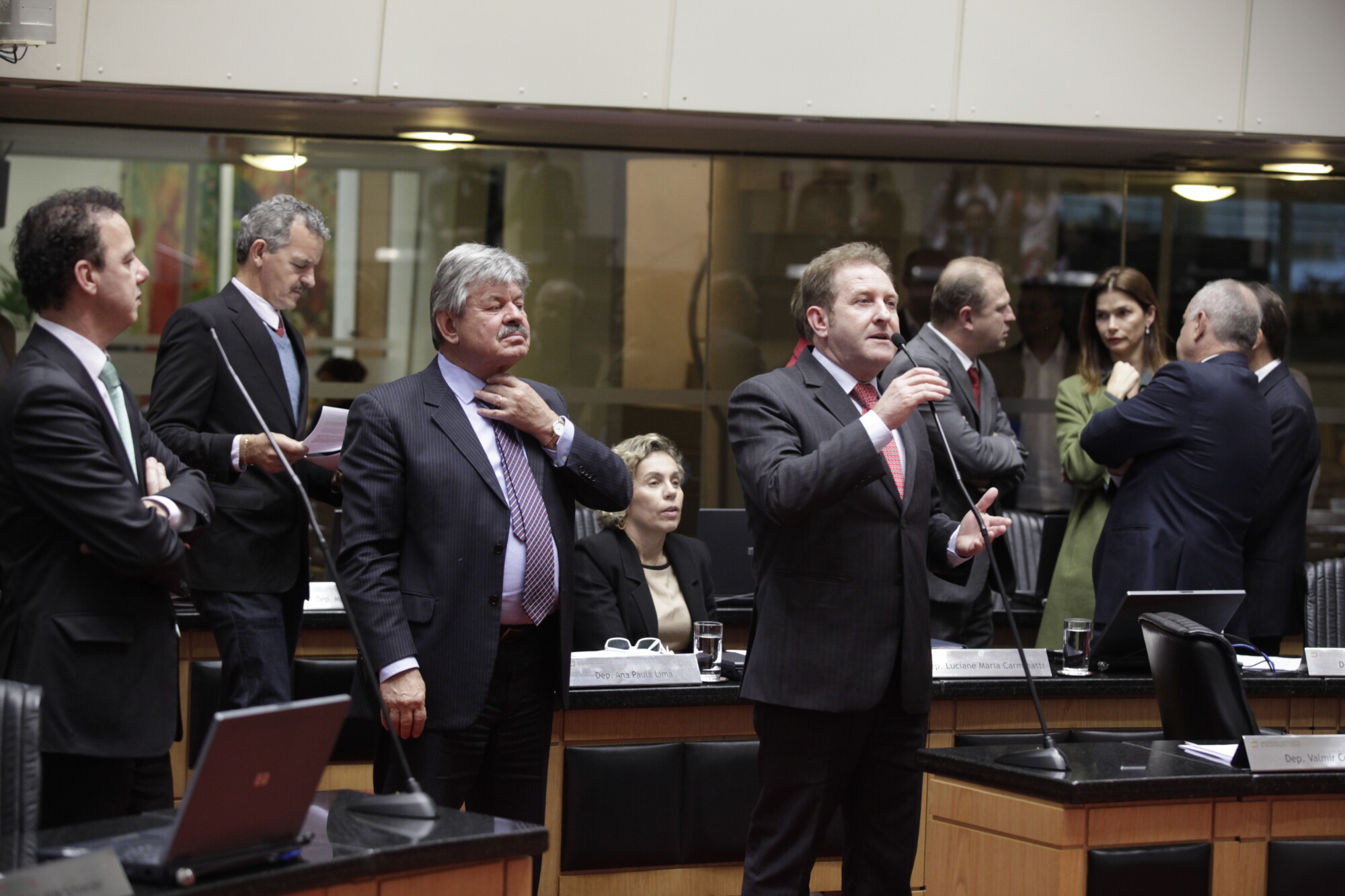 Deputados aprovam prorrogação de mandatos de conselheiros tutelares