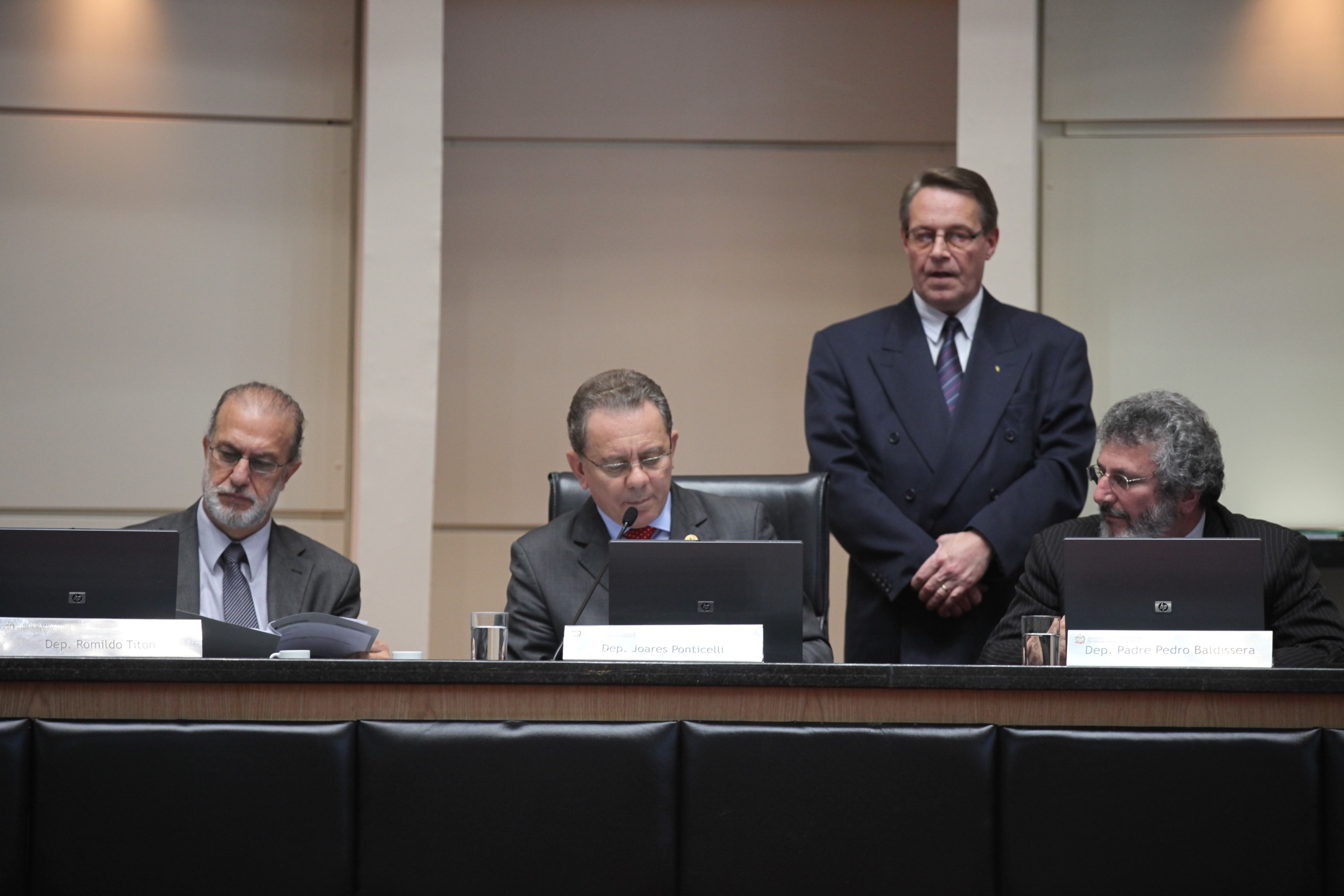 Sessão Ordinária - Plenário Osni Régis. Foto: Solon Soares