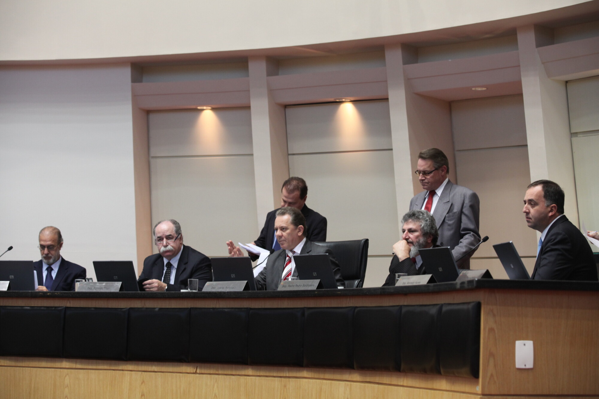 Deputados aprovam Lei de Diretrizes Orçamentárias para 2014