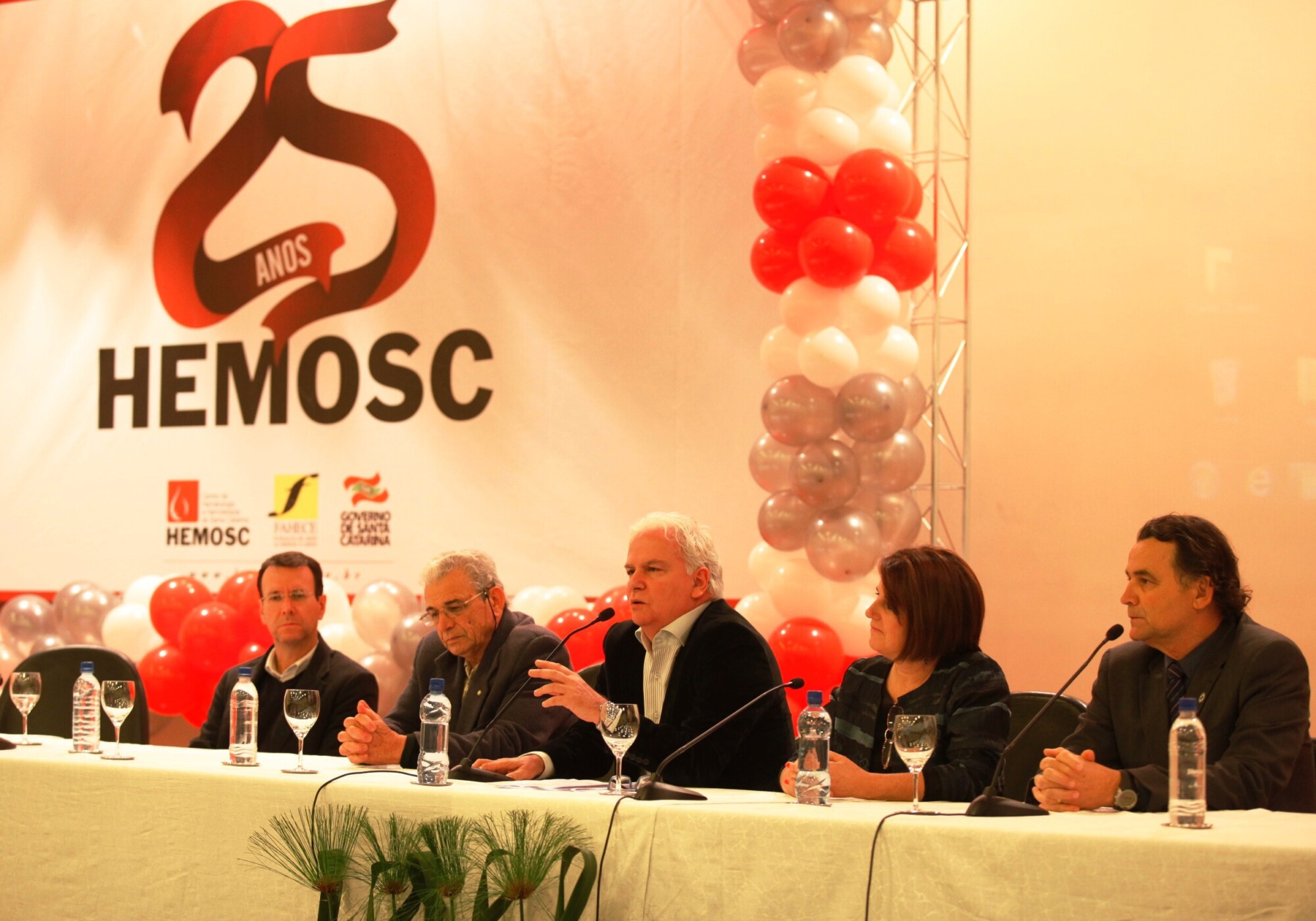 Hemosc faz 25 anos e homenageia parceiros, colaboradores e doadores