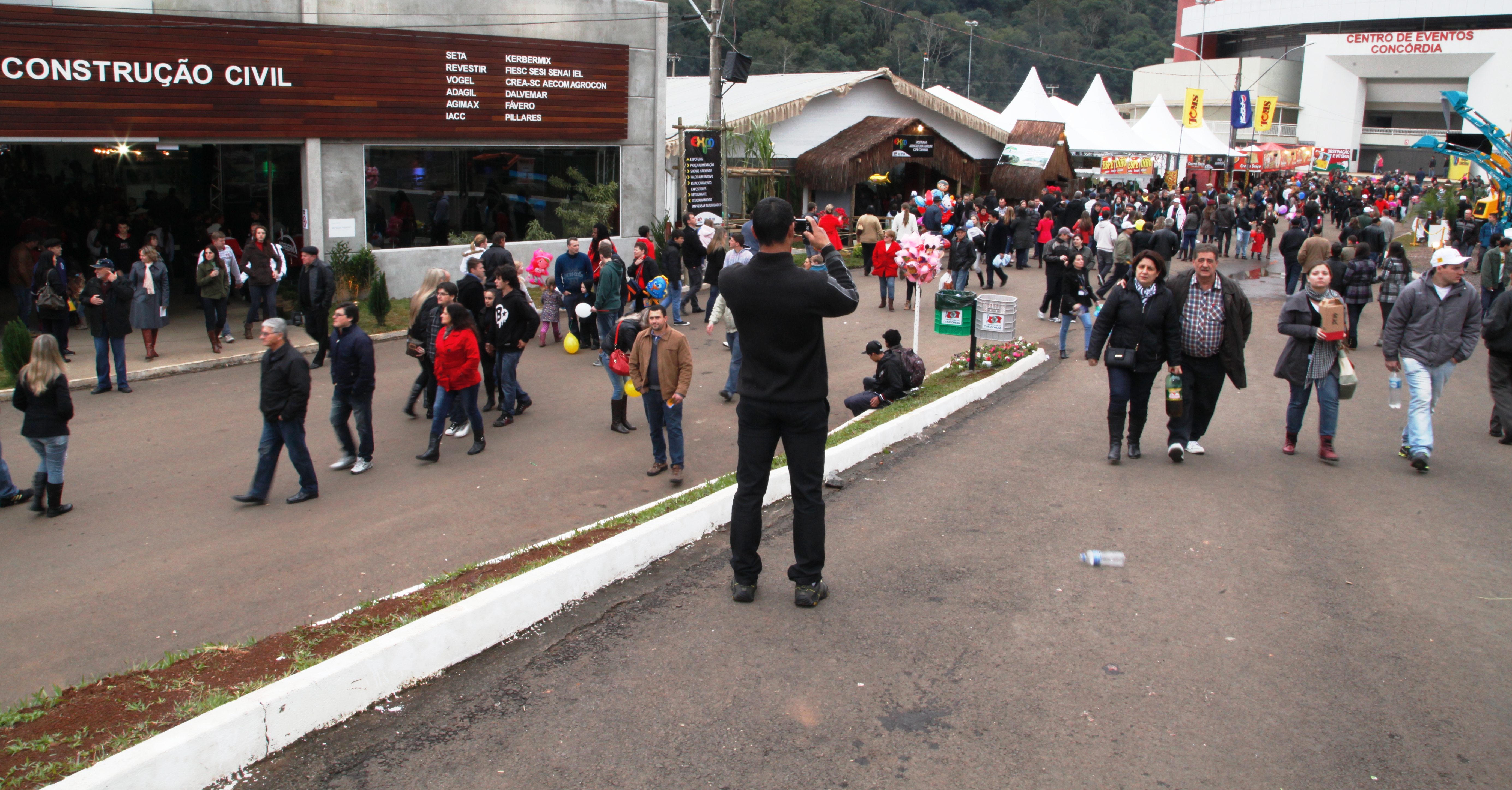 EXPOCONCÓRDIA 2013 recebe um bom público visitante neste domingo segundo dia de atividades.   Foto Carlos Kilian/Agencia AL