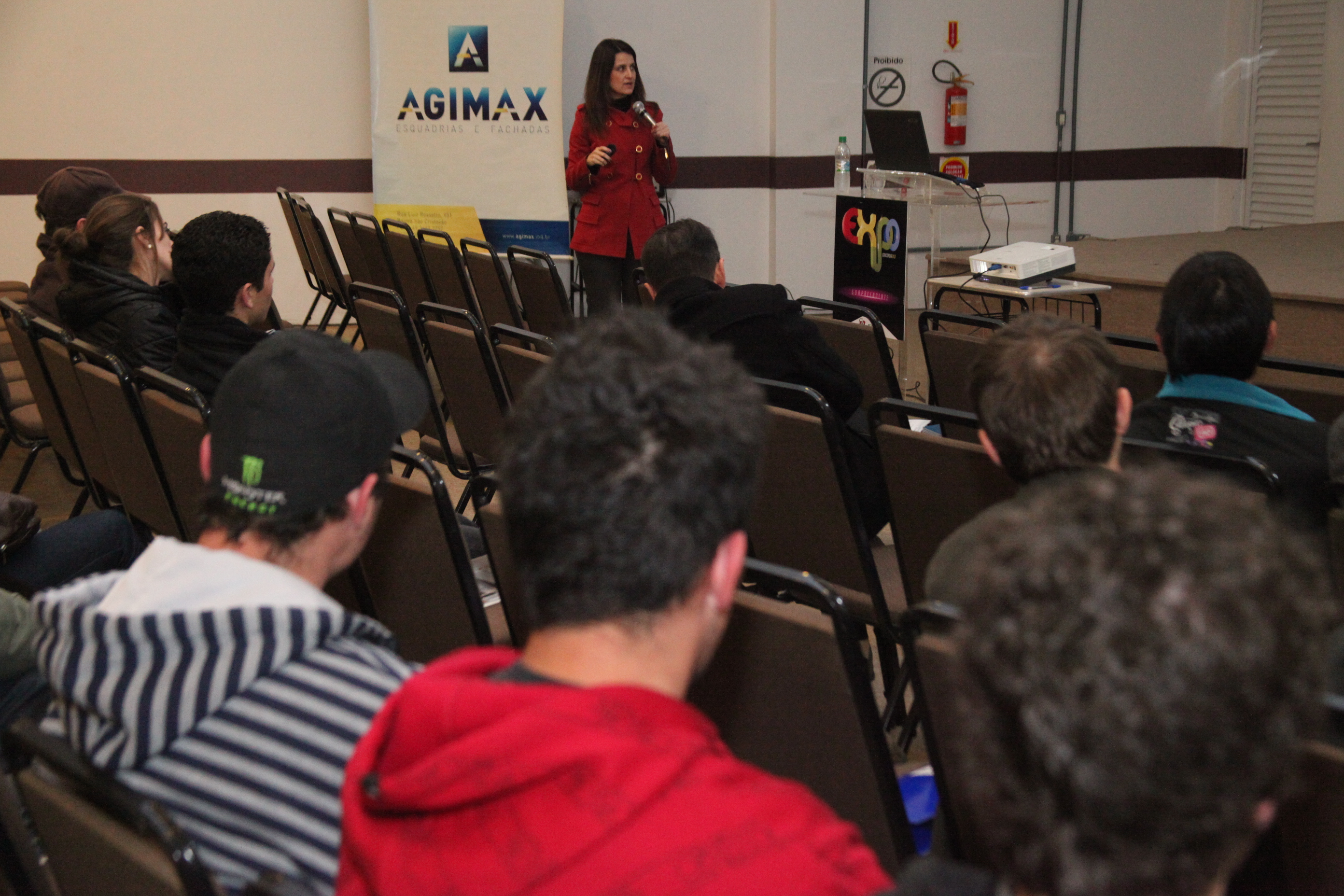 Palestra Agimax - Esquadrias e Normas Técnicas - Palestrante: Cíntia Figueiredo. Foto: Fábio Queiroz