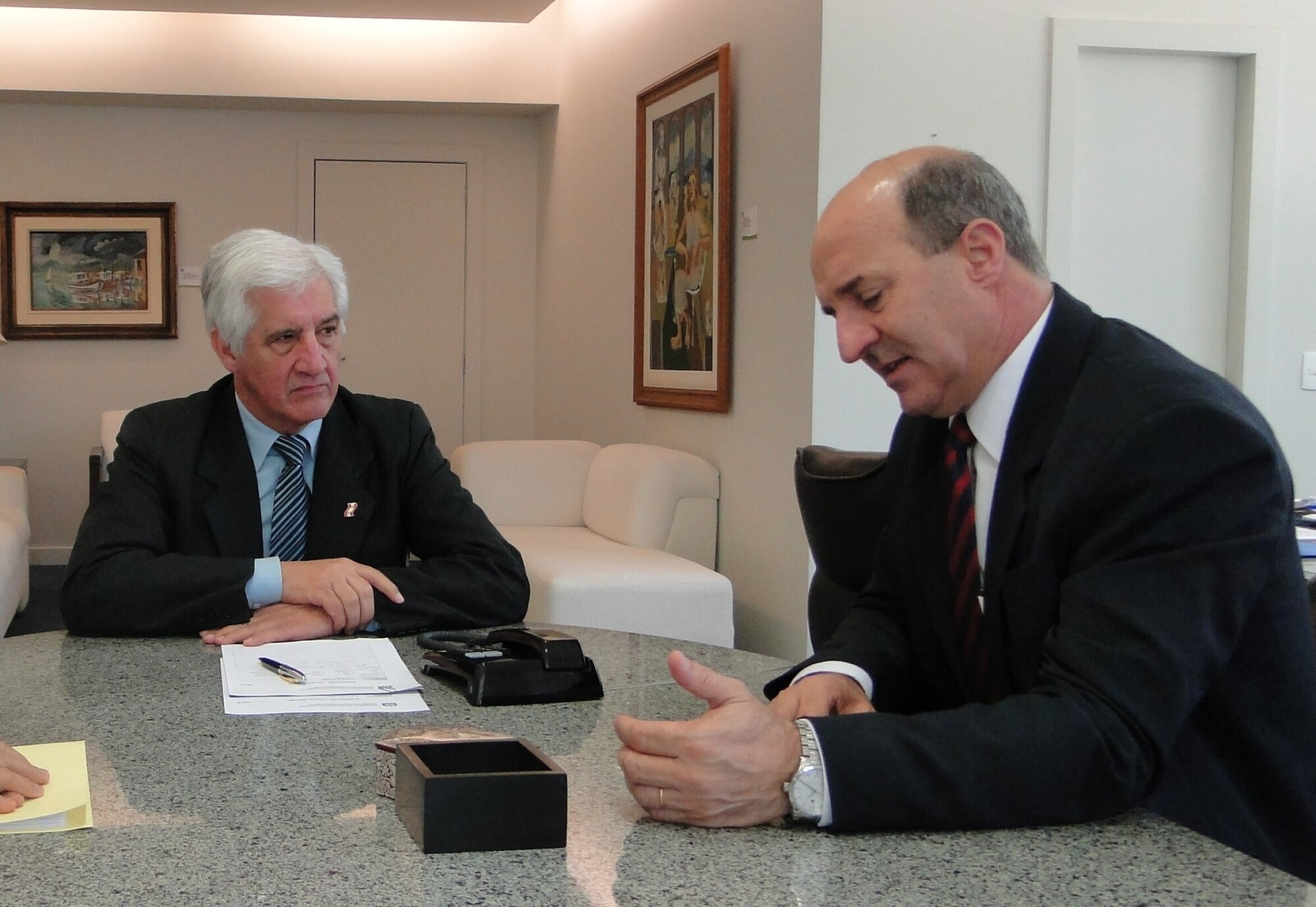José Milton solicita inclusão da pavimentação do acesso ao IFET no financiamento do Banco do Brasil