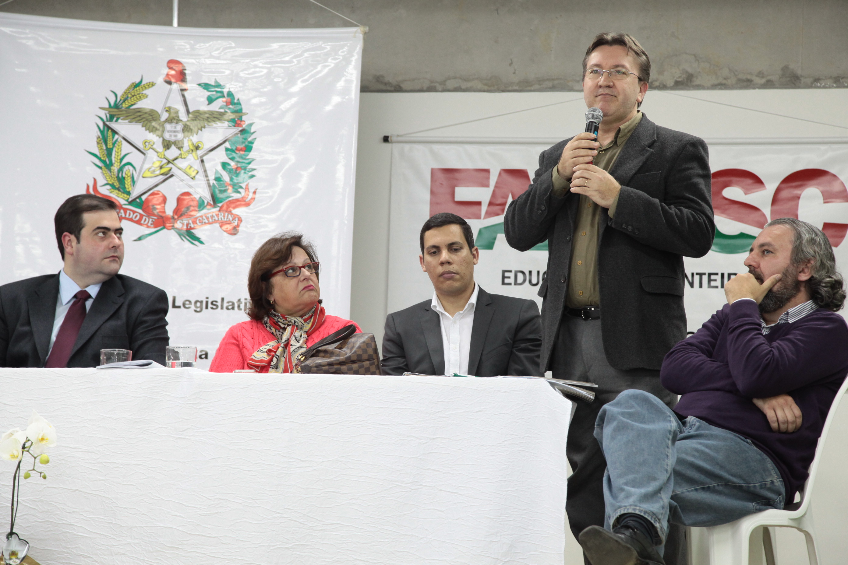 Audiência Pública da Comissão de Educação no município de Palhoça. Foto: Miriam Zomer