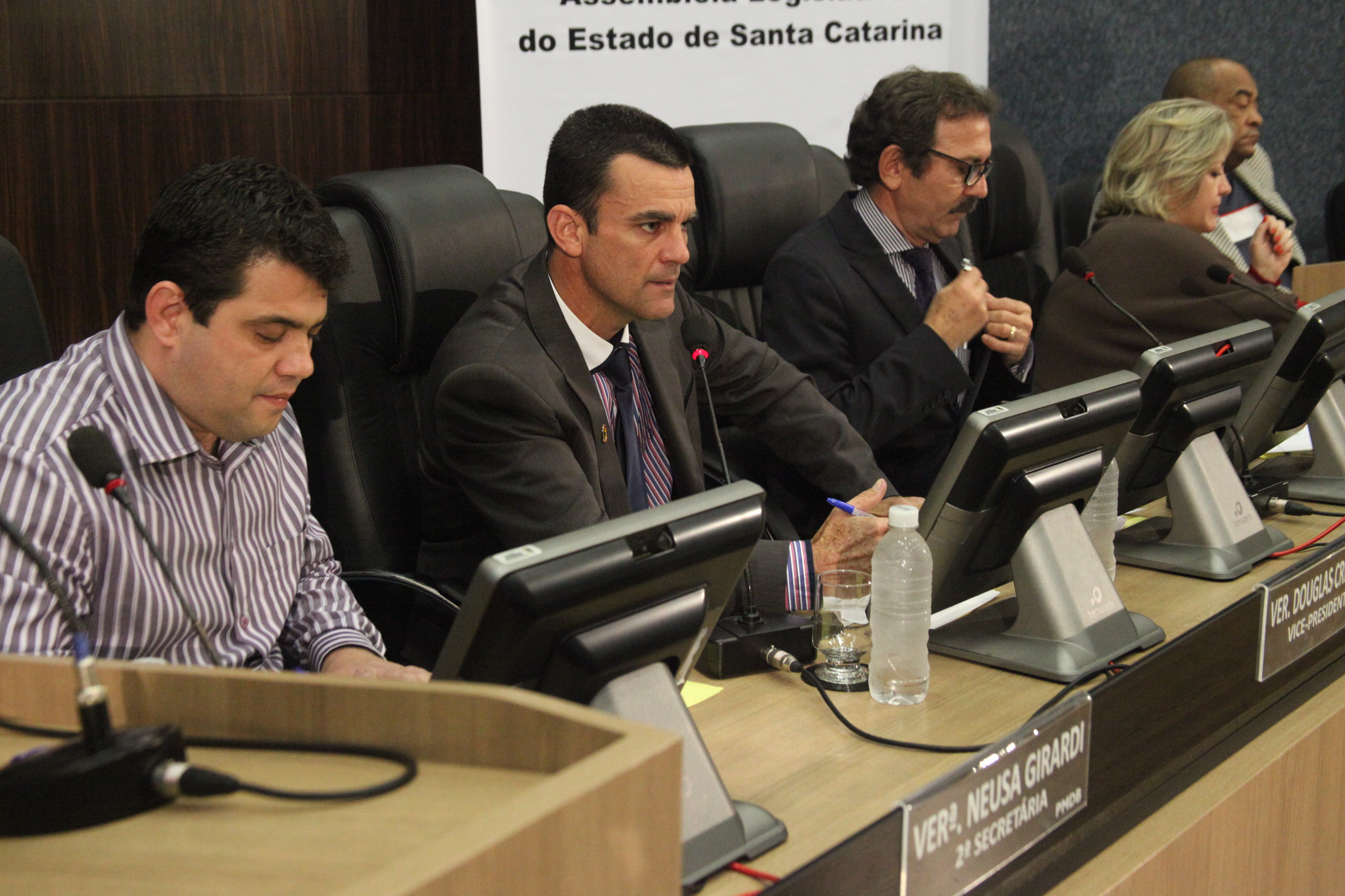Comissão de Defesa dos Direitos da Criança e do Adolescente promove em Itajaí audiência pública com o tema 