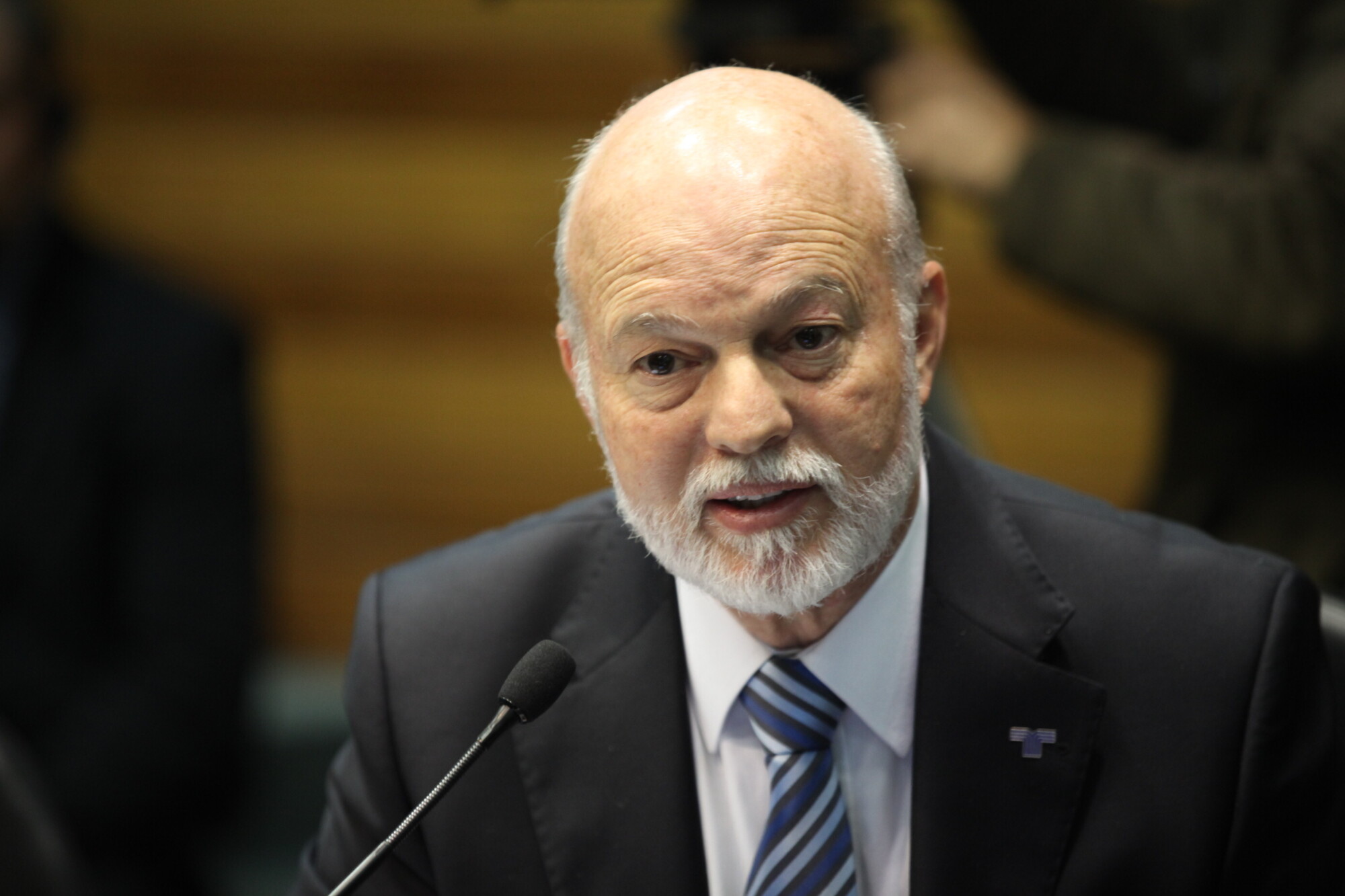 CPI: excesso de restrições a antenas impede melhoria do sinal de celular, diz sindicato