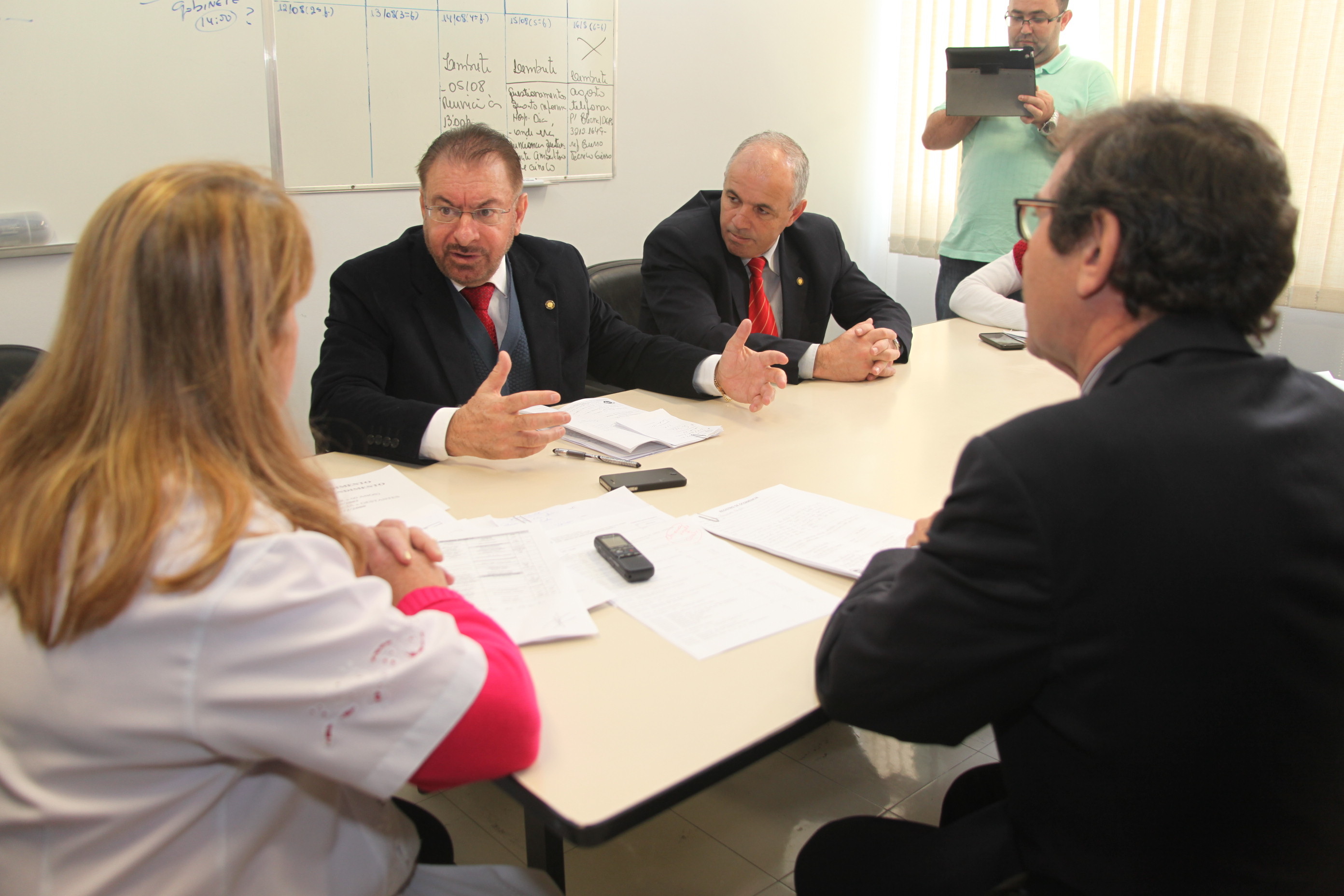 Deputados da Comissão de Saúde fazem vistoria no Hospital Regional. Foto: Fábio Queiroz