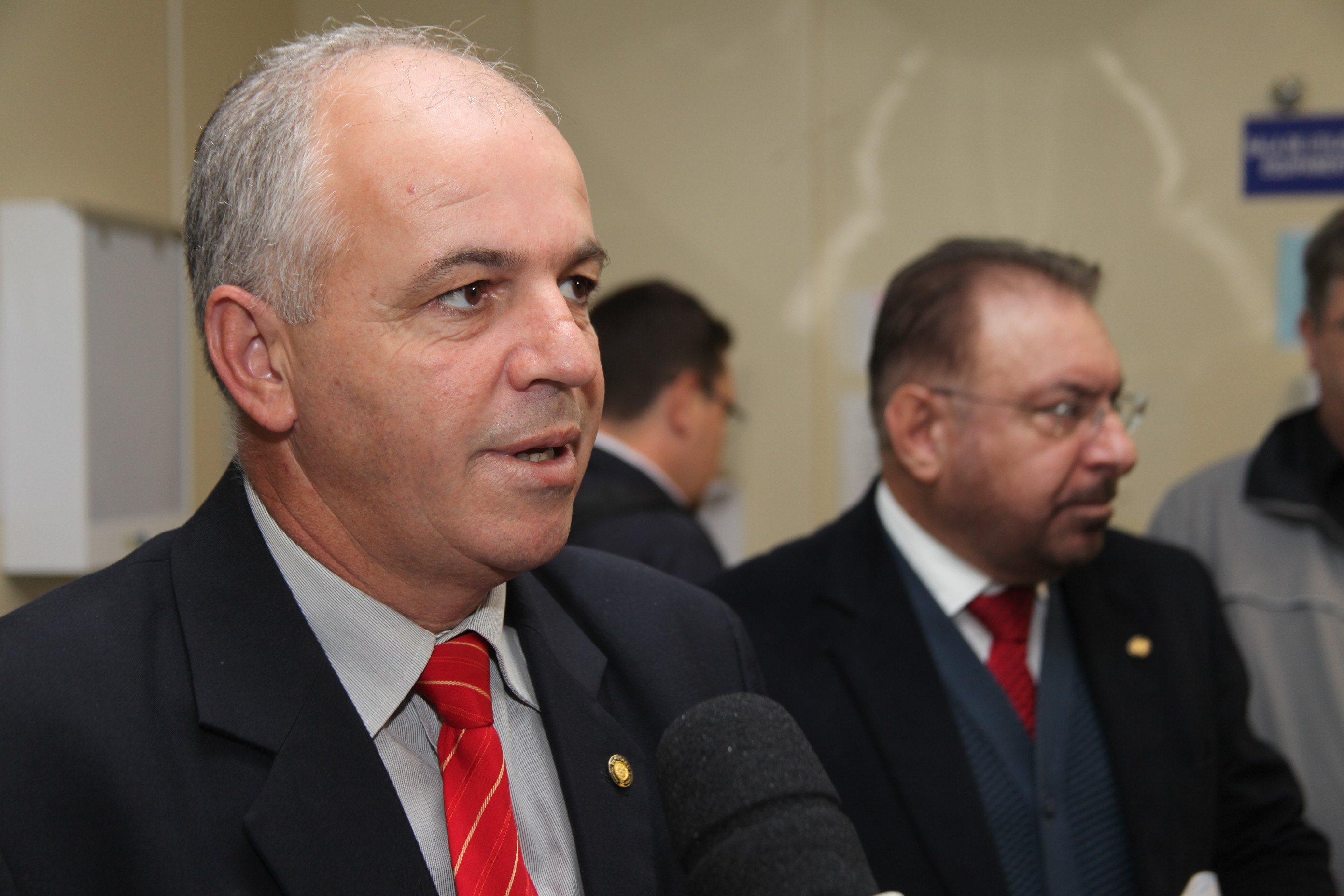 Deputados da Comissão de Saúde fazem vistoria no Hospital Regional. Foto: Fábio Queiroz