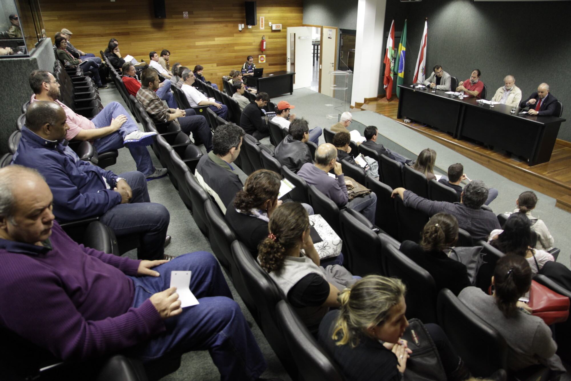 Debate na Assembleia aborda manifestações e conjuntura política do Brasil