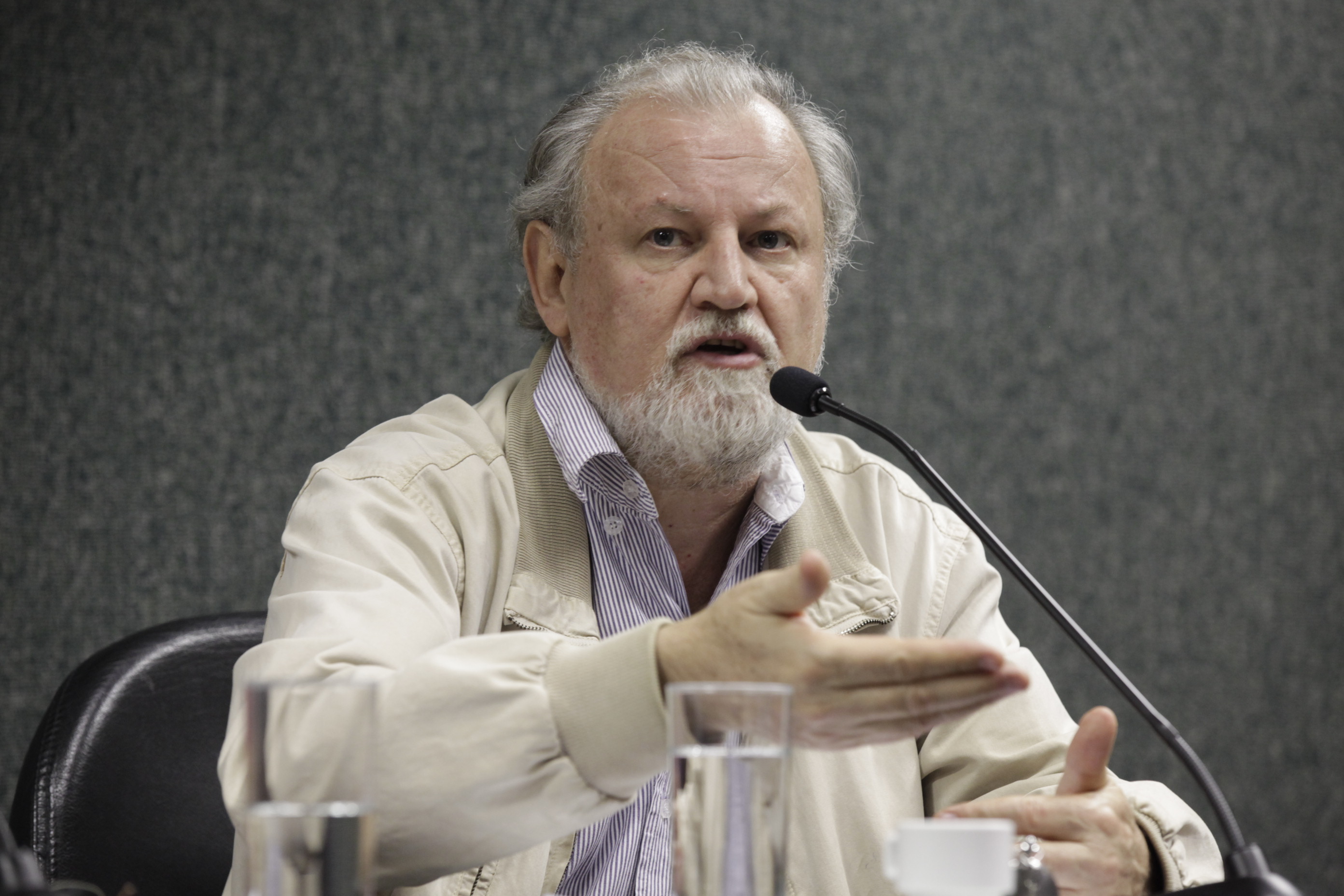 Debate sobre a Conjuntura Politica e Manifestações no Brasil - João Pedro Stédile - Foto: Carlos Kilian