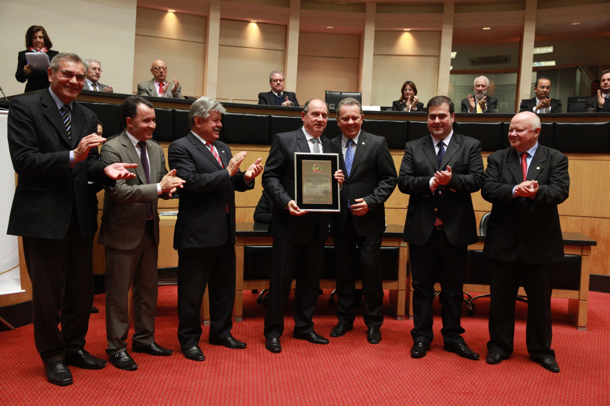 Fecomércio-SC completa 65 anos e recebe homenagem da Assembleia