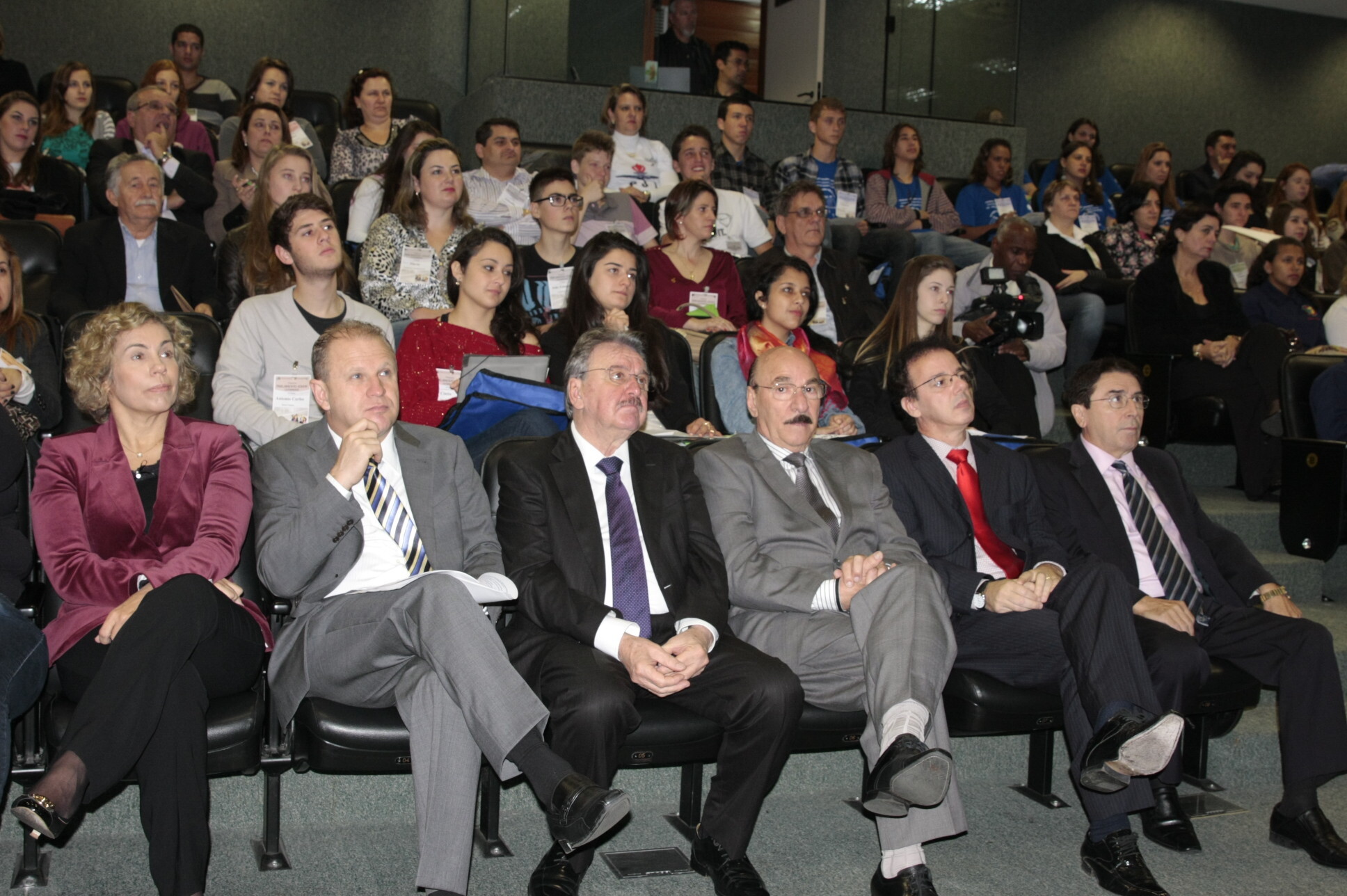 Jovens vivenciam atribuições parlamentares até quinta