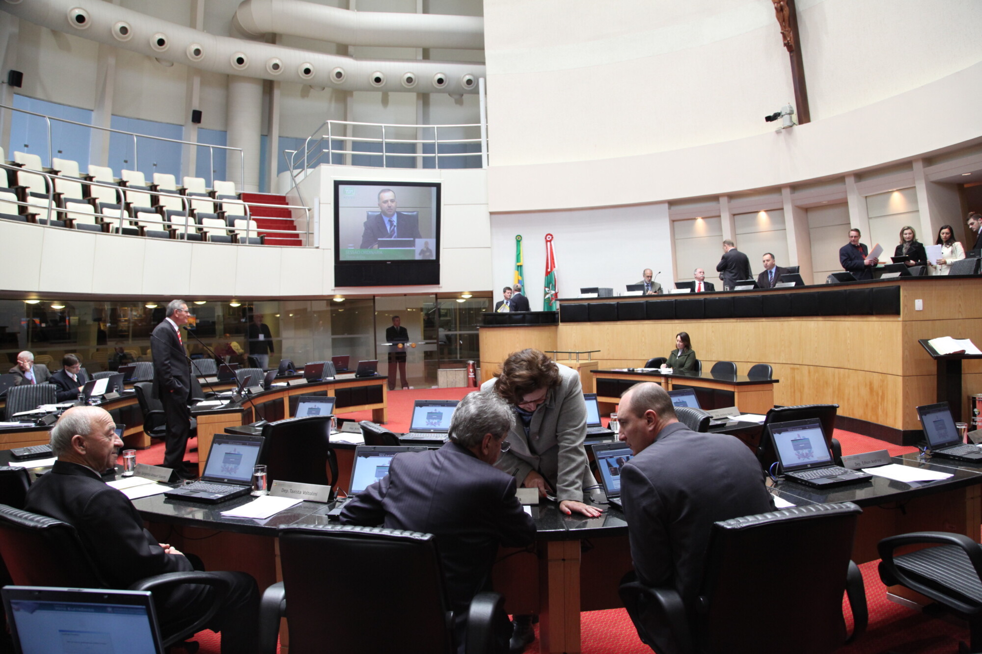Parecer da CCJ vai decidir sobre continuidade da CPI das Águas