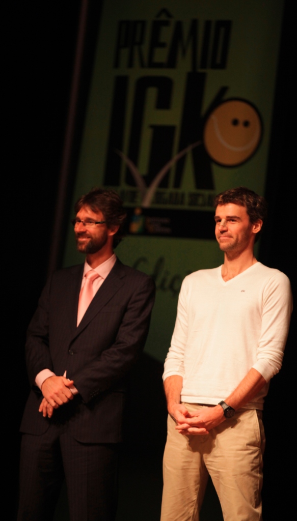 Rafael e Gustavo Kuerten  no Premio IGK 2013     Foto Carlos Kilian