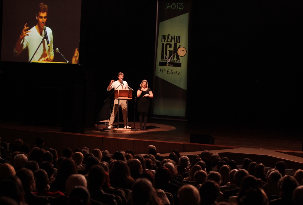 Gustavo Kuerten discursa no Premio IGK 2013     Foto  Carlos Kilian